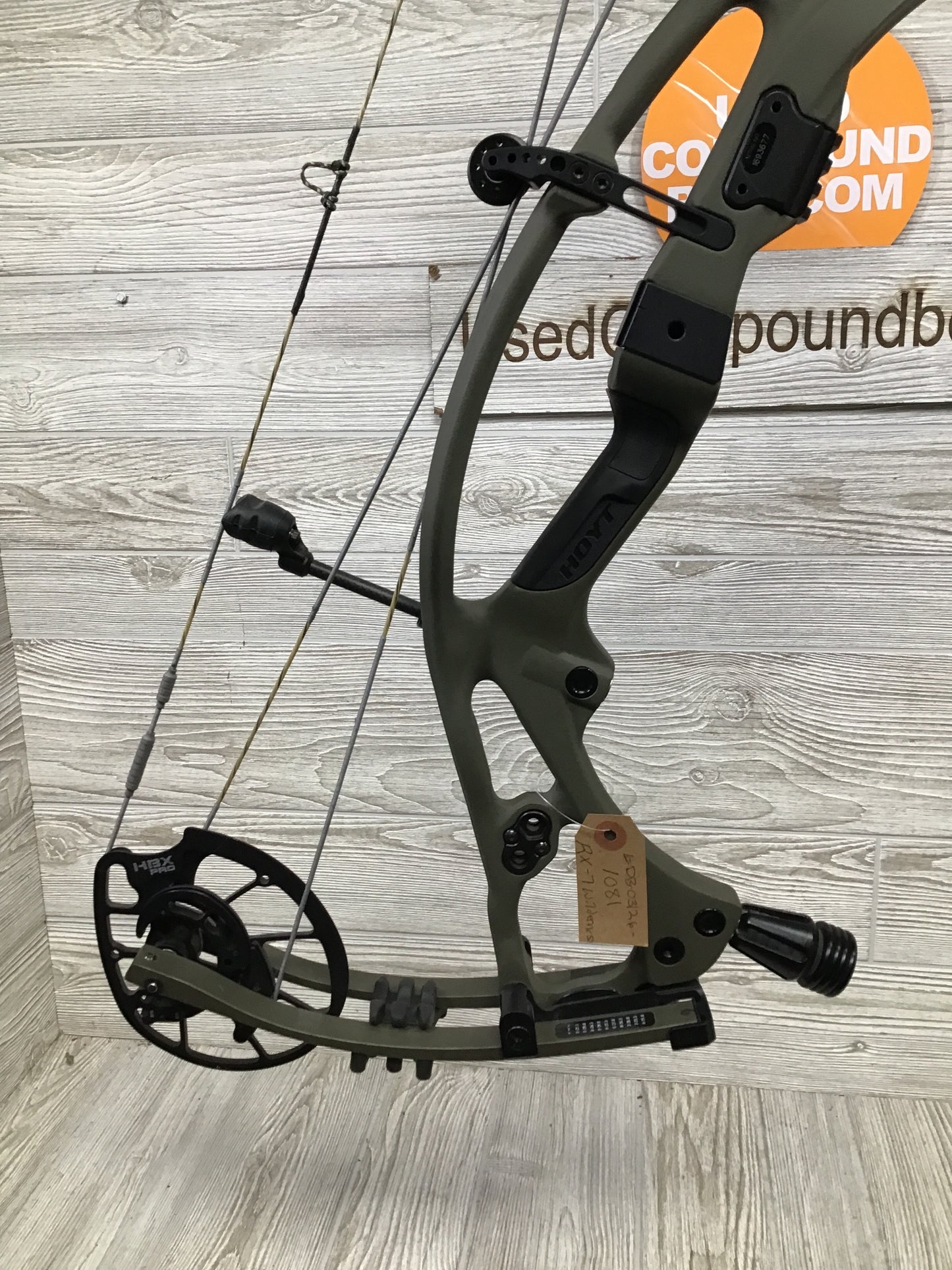 Used Hoyt RX-7 Right Hand 60-70# Wilderness 29"