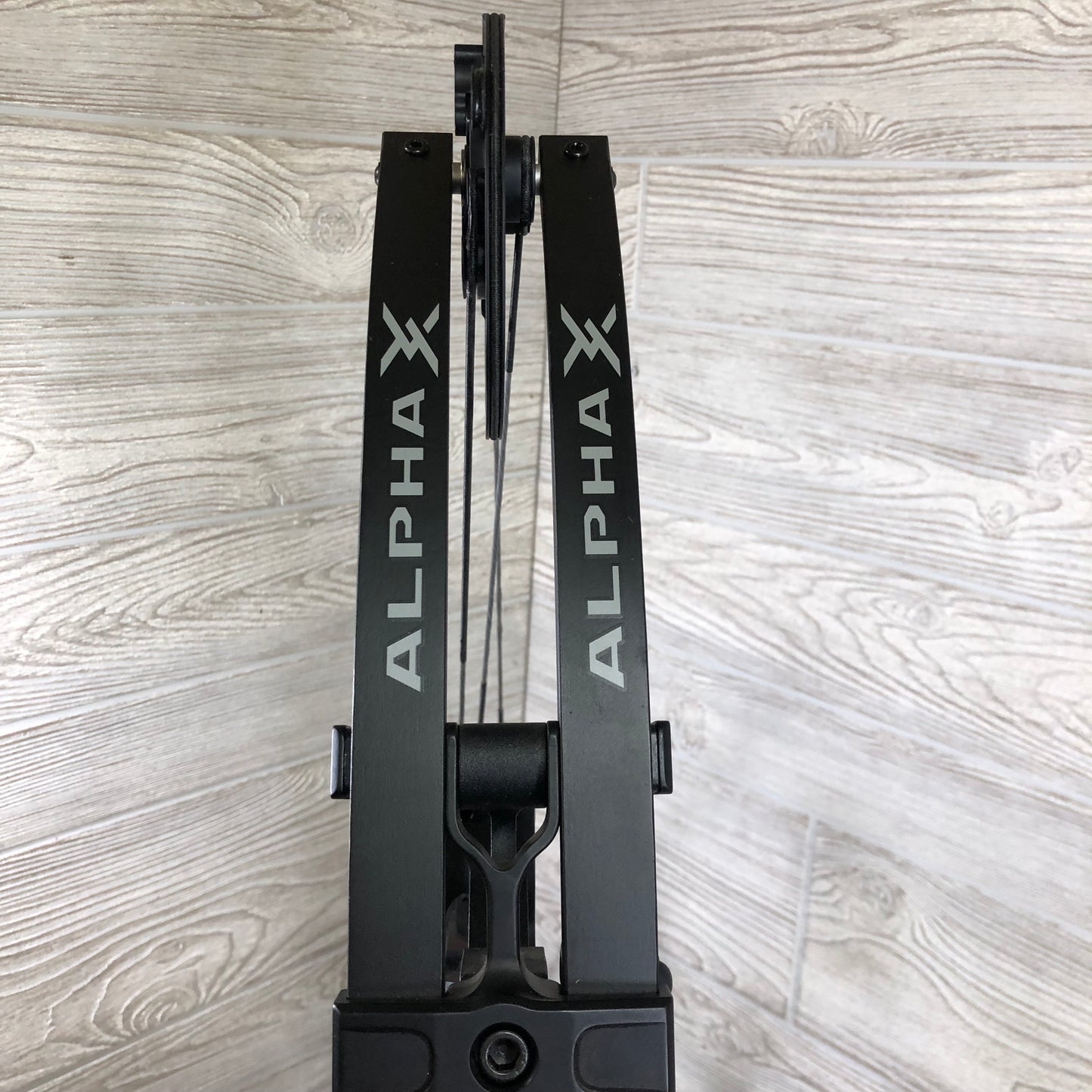 Used Hoyt Alpha X 33 Black 60-70# 26-31" Right Handed