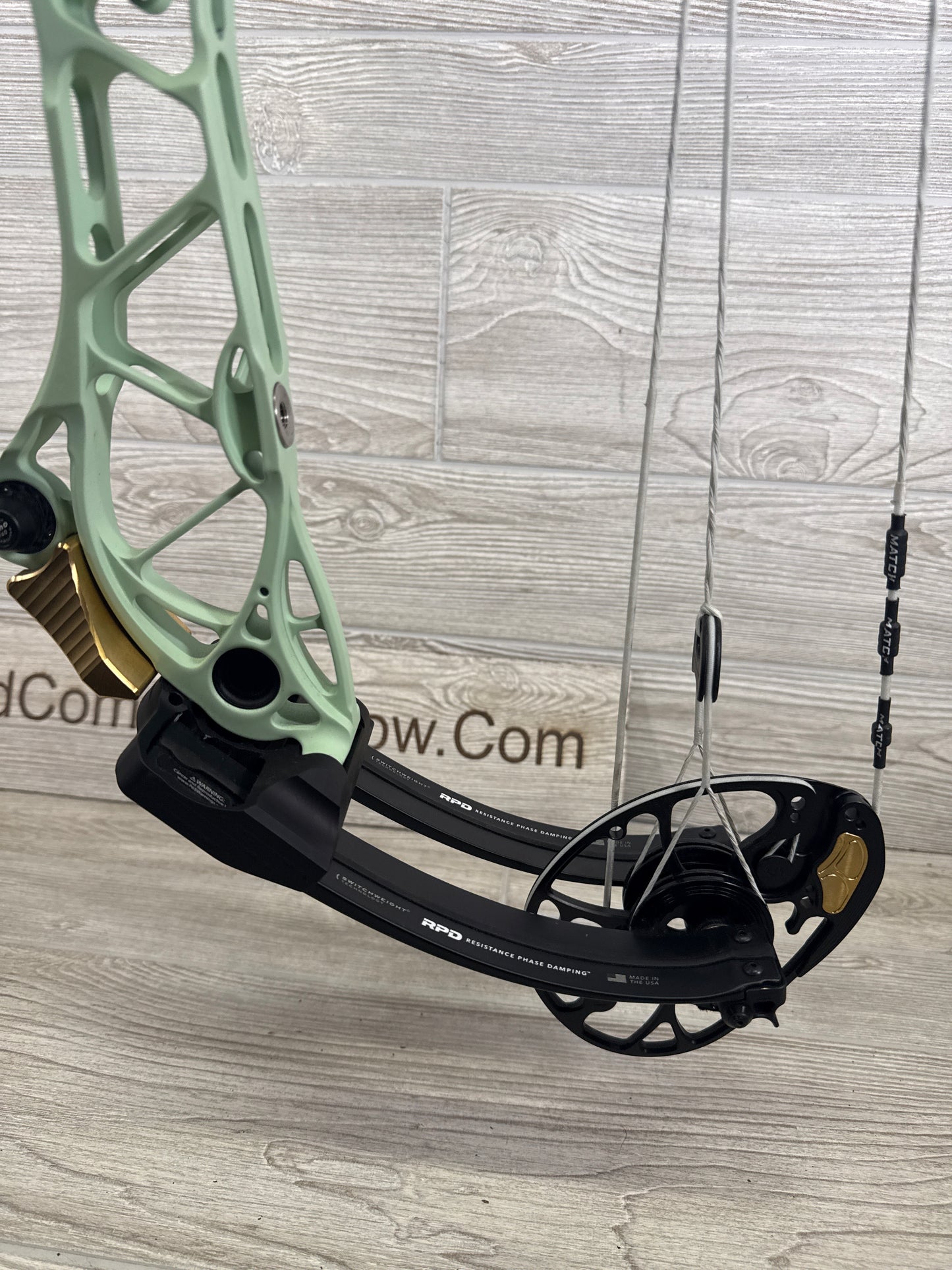 Used Mathews Title 38 (Gen 2) Mint White limbs Right Handed Target bow 29-50#