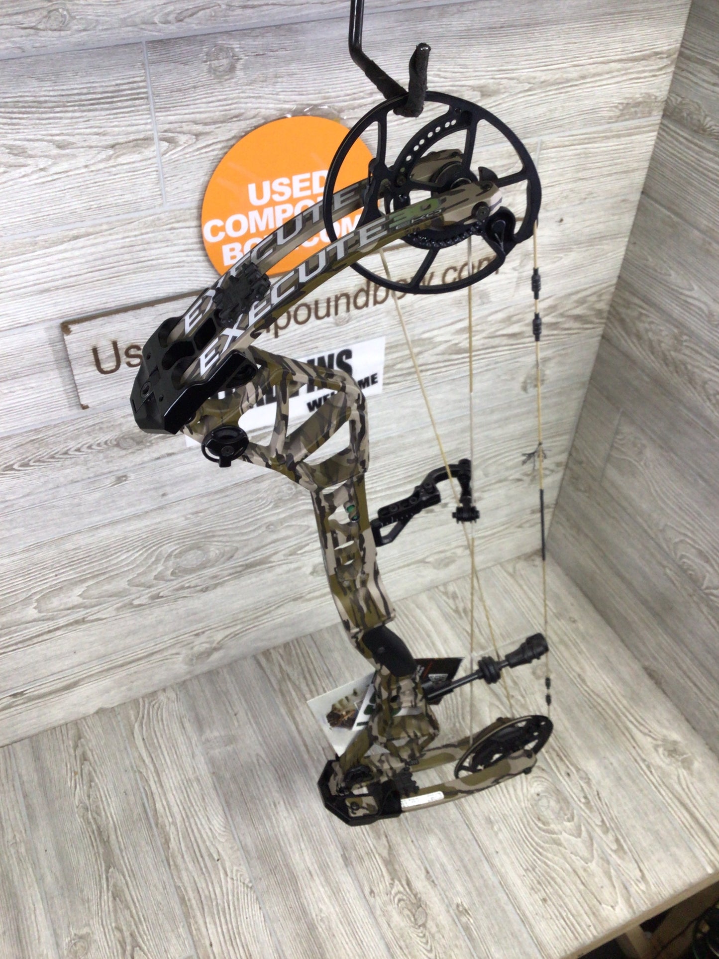 Bear Execute 30 RH 60-70lb 26"-30" Bottomlands Camo
