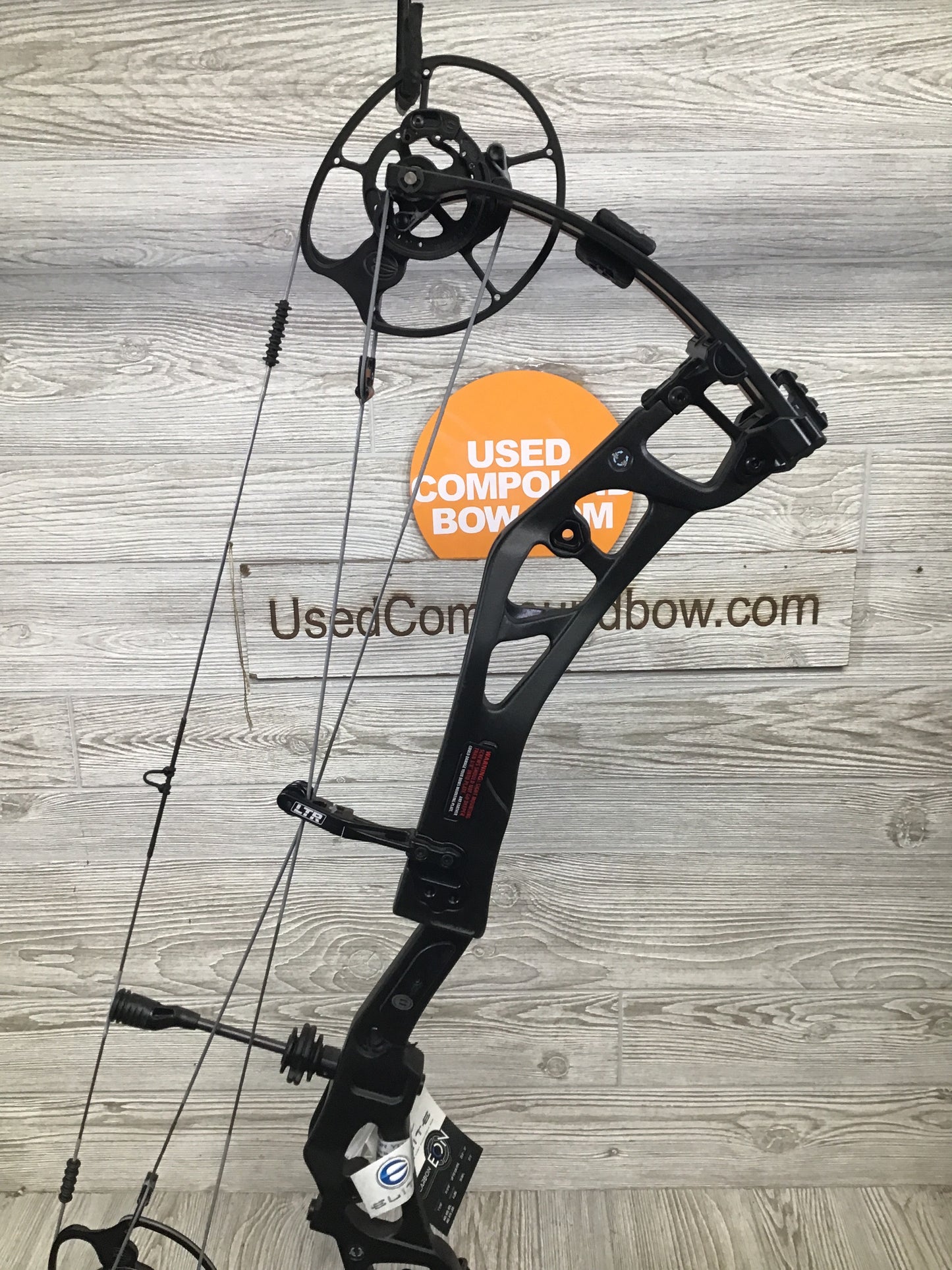 Elite Carbon Eon Black RH 60-70lbs 25.5-31"