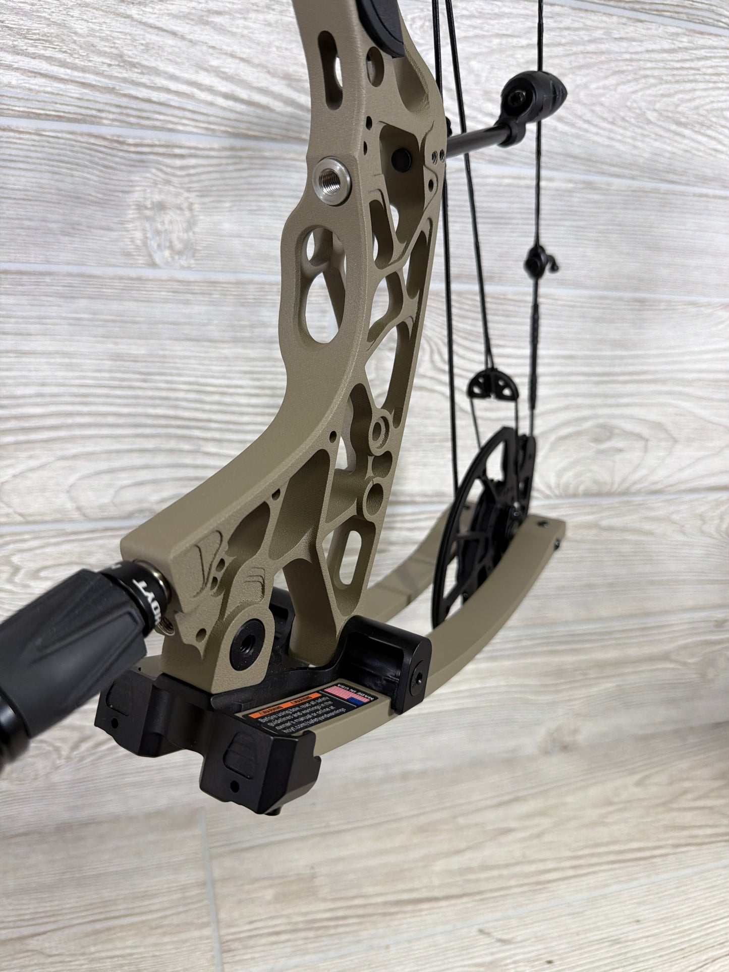 Used Hoyt AX-3 29 Sandstorm 70# With Hoyt QAD MX2 and Black Gold Rush