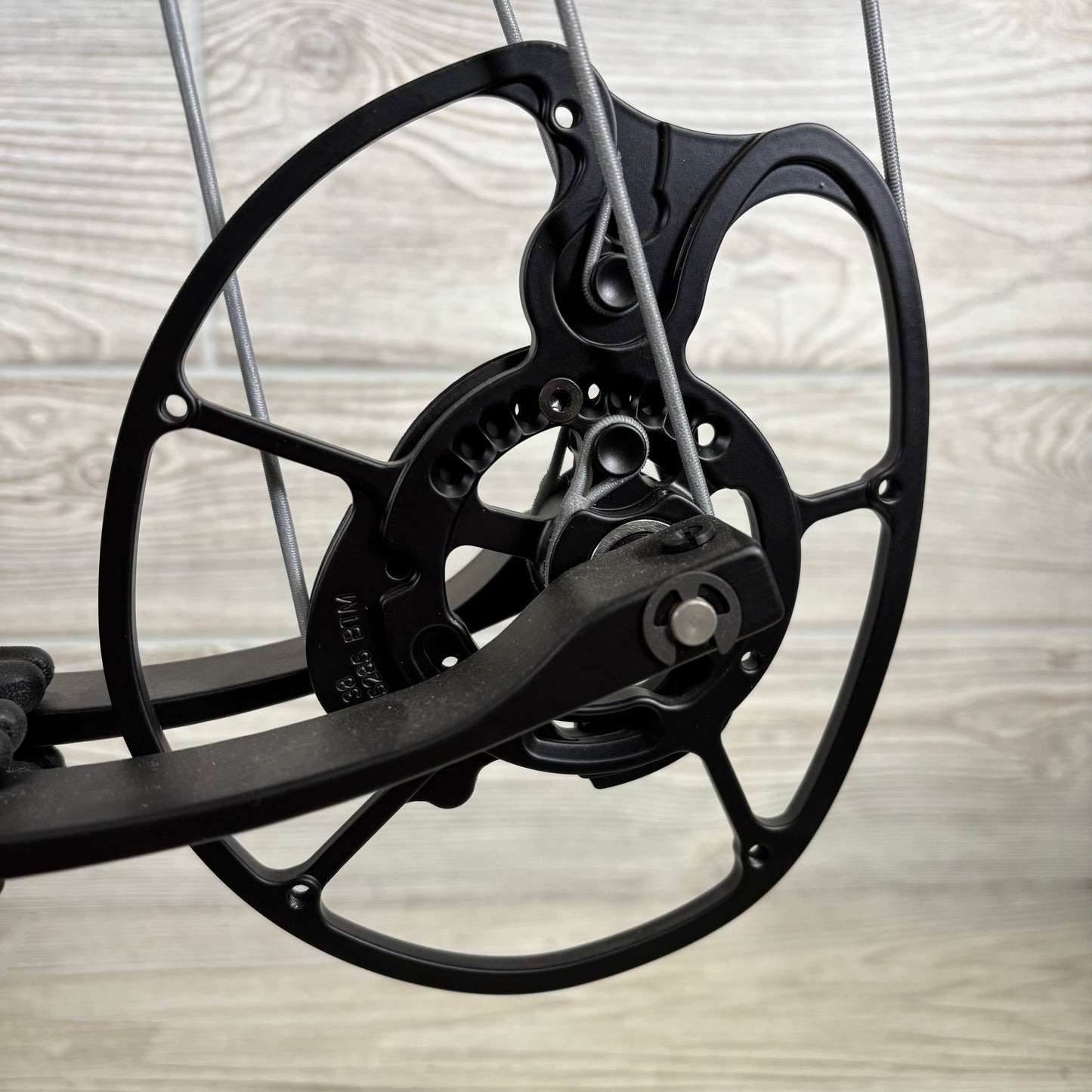 Elite Artus Right Handed Outdoor Green 70# Bow
