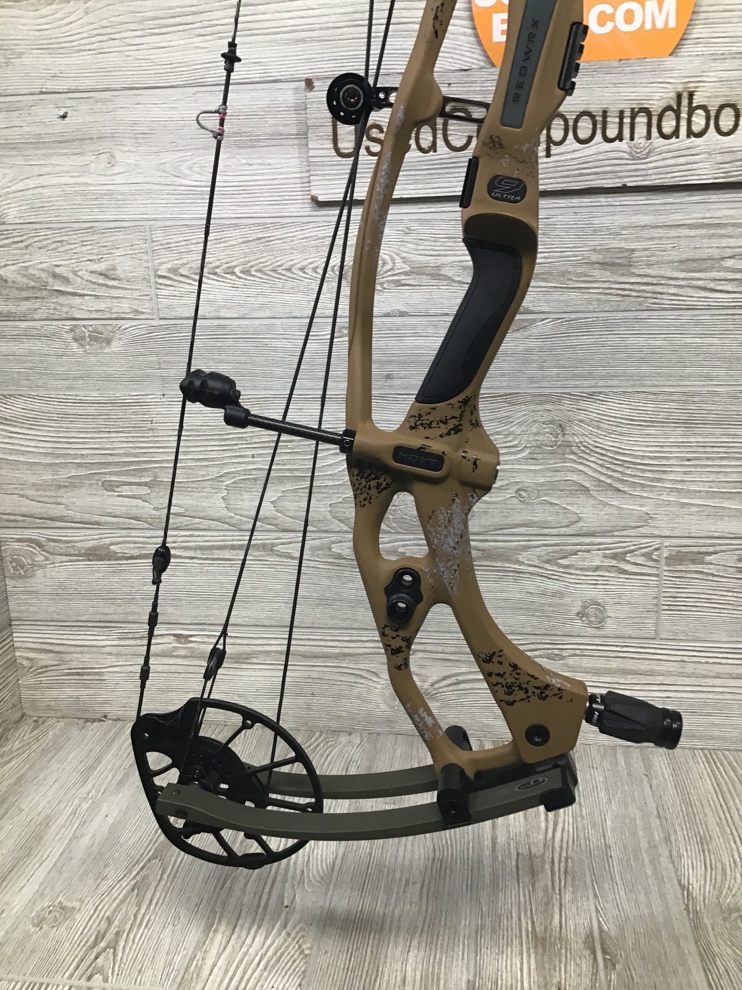 Hoyt RX-9 Ultra Left Handed 70-80# 29" Bourbon Riser/Wilderness Limbs W/System X strings