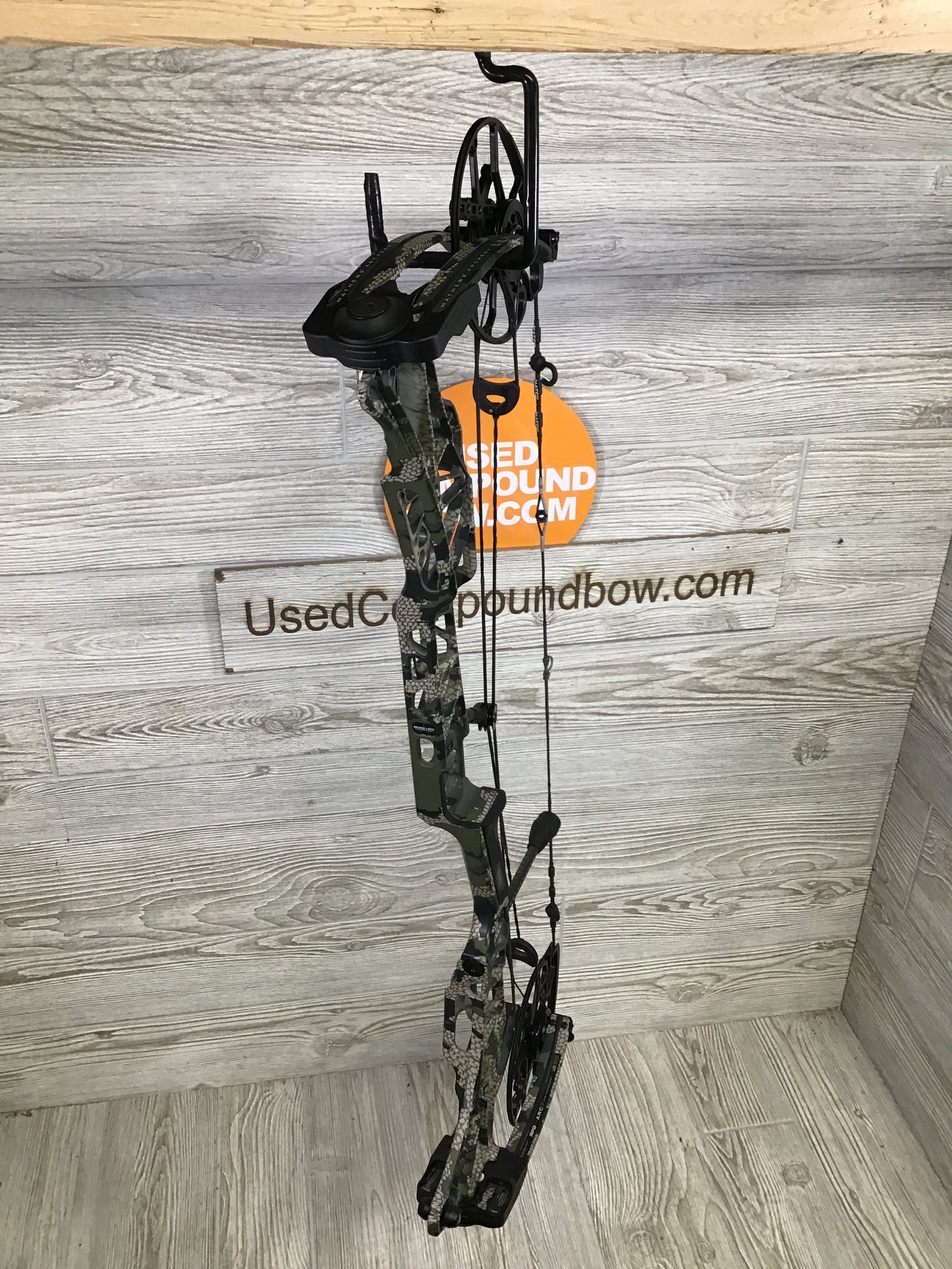 Used Mathews LIFT X 29.5 28" 70lb RH Kuiu Verde