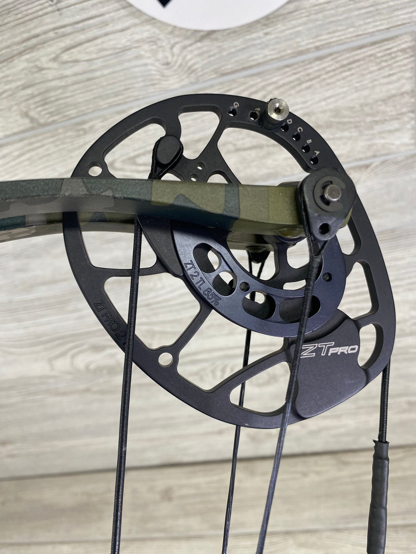 Used Hoyt Helix Left Hand 25-28" 55-65# Package