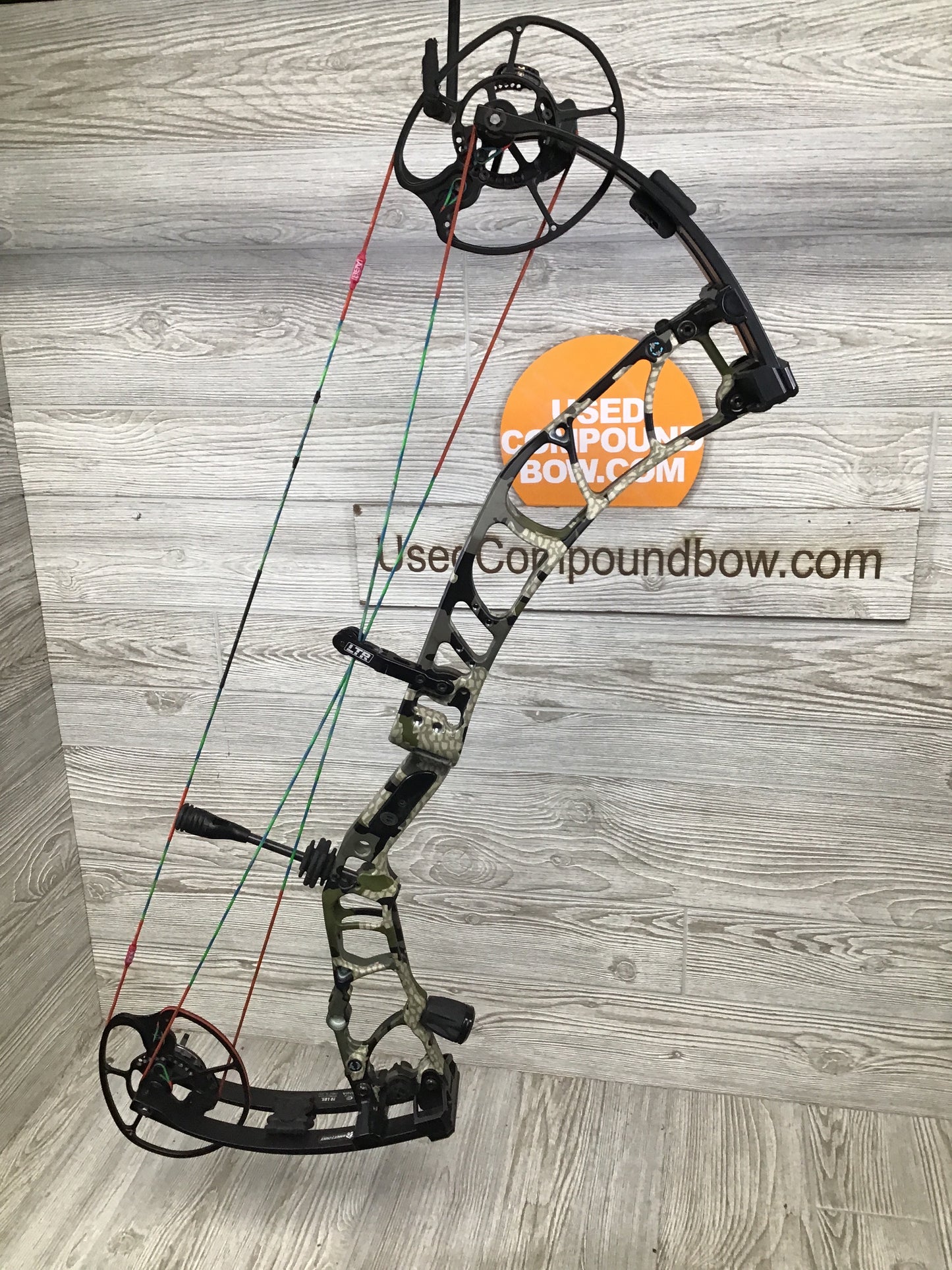 Used Elite Omnia Right Hand 70lb Kuiu Verde.