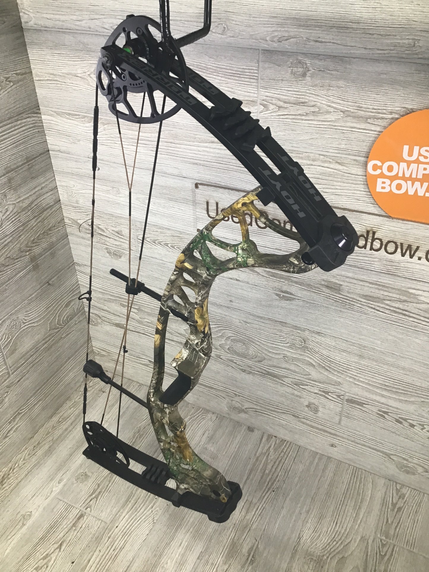 Used Hoyt Torrex Left Handed Realtree 60-70# 26-30"