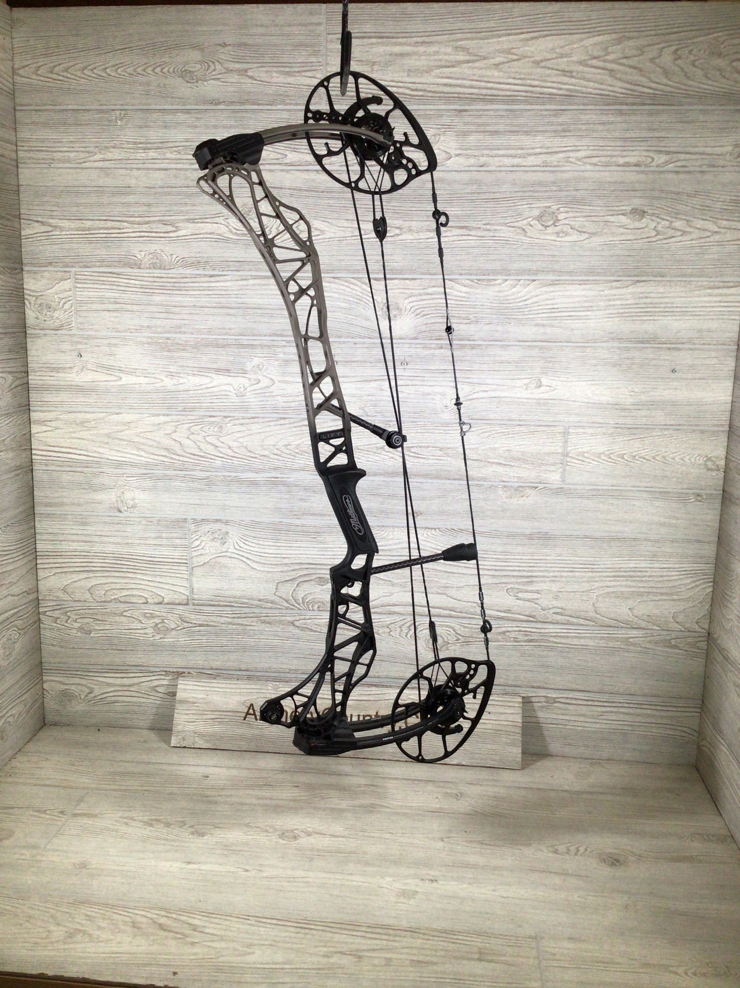 Mathews Lift 29.5 Granite fade to Black RH