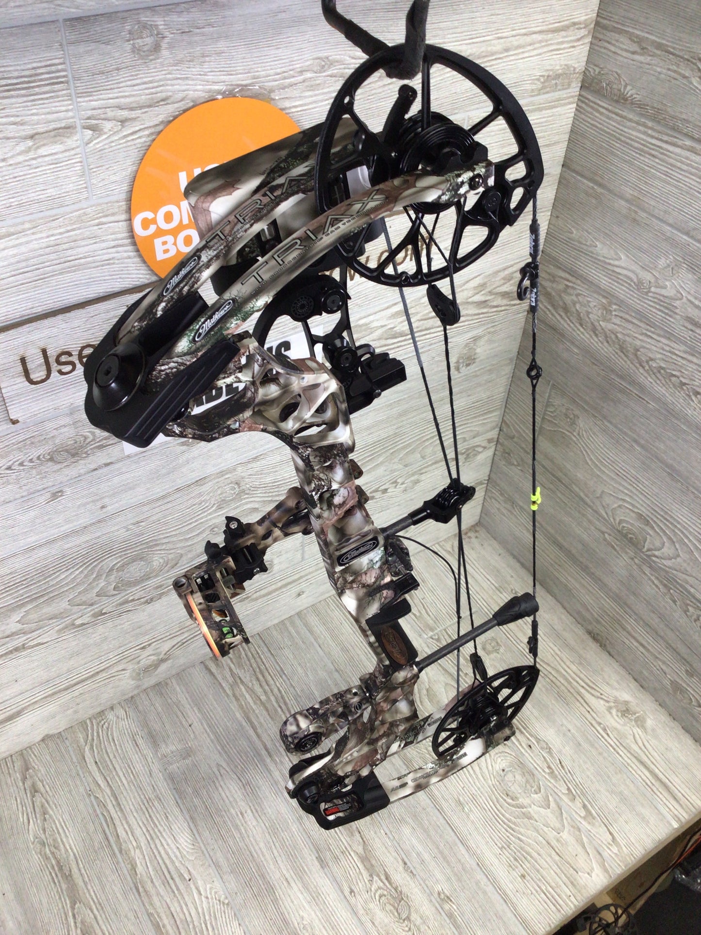 Mathews Triax 70lb 28" Lost Camo RH Bow LOADED Pkg