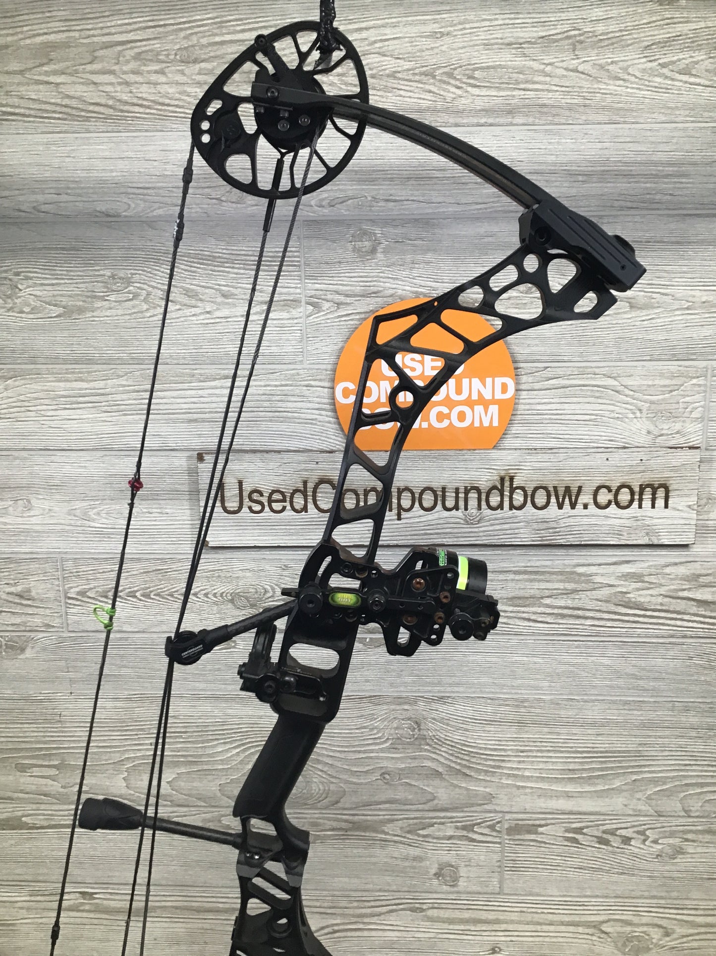 Mathews Prima Black RH bow Package 50#