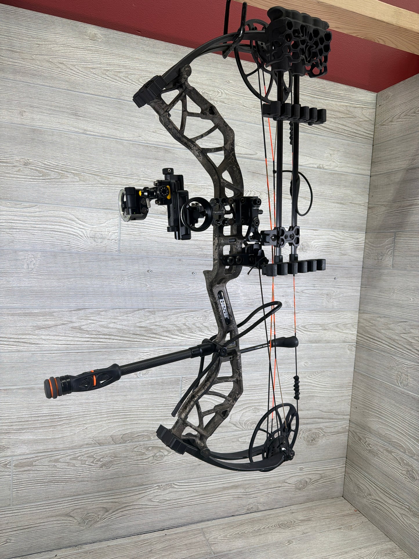 Used Bear Legit Left Hand 28" 70lb Veil Bow Pkg