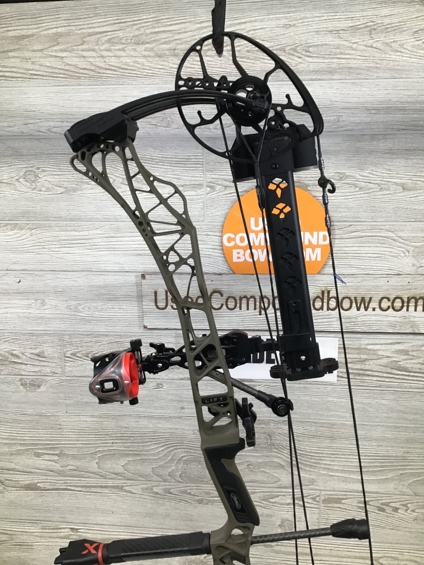 Used Mathews Lift X 29.5 Right Hand Ambush Green Riser/ Black limbs 30/60# package