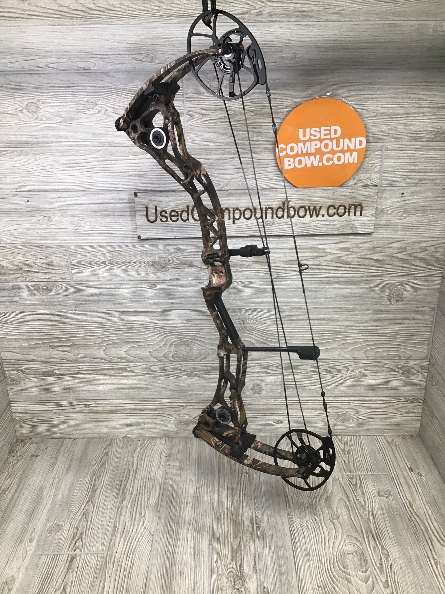 Used Bowtech CP30 RH Mossy Oak 60-70