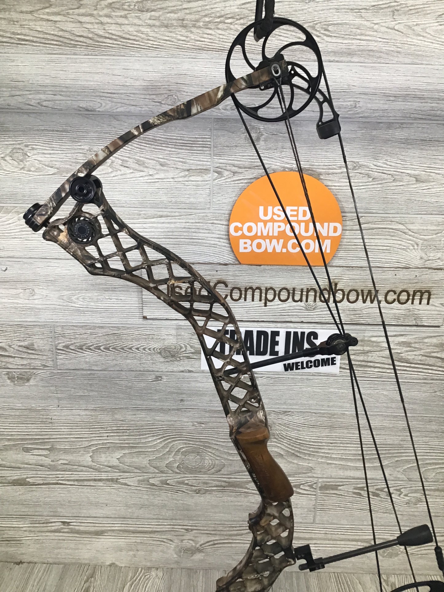 Used Mathews Heli-M 27.5/70# Right Handed (new Strings)