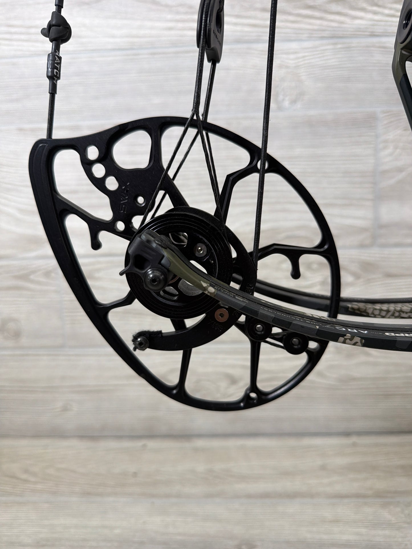 Used Mathews LIFT X 29.5 29" 70lb KUIU RH Bow