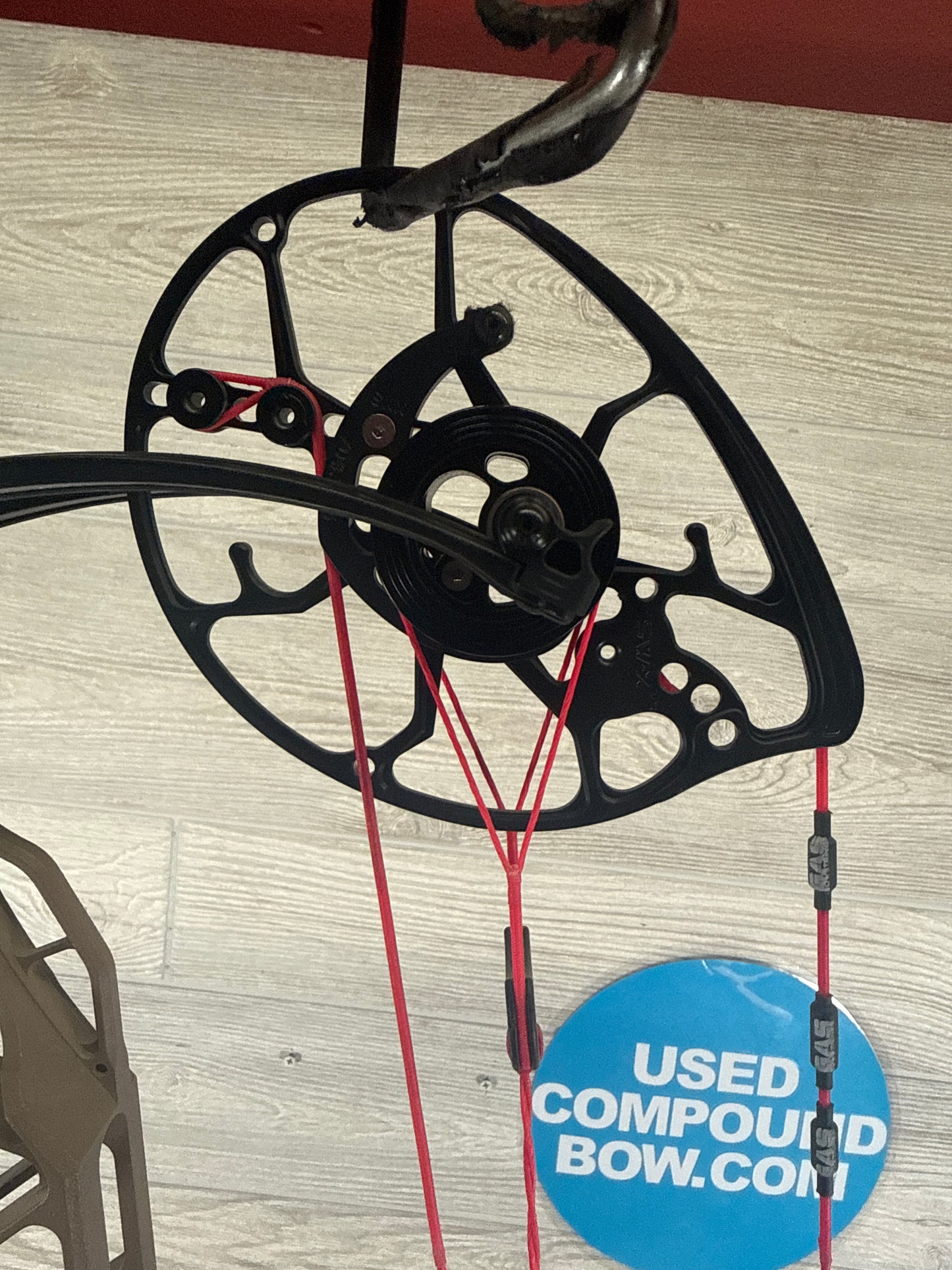 Used Mathews Lift X 33 Earth with Black limbs LH