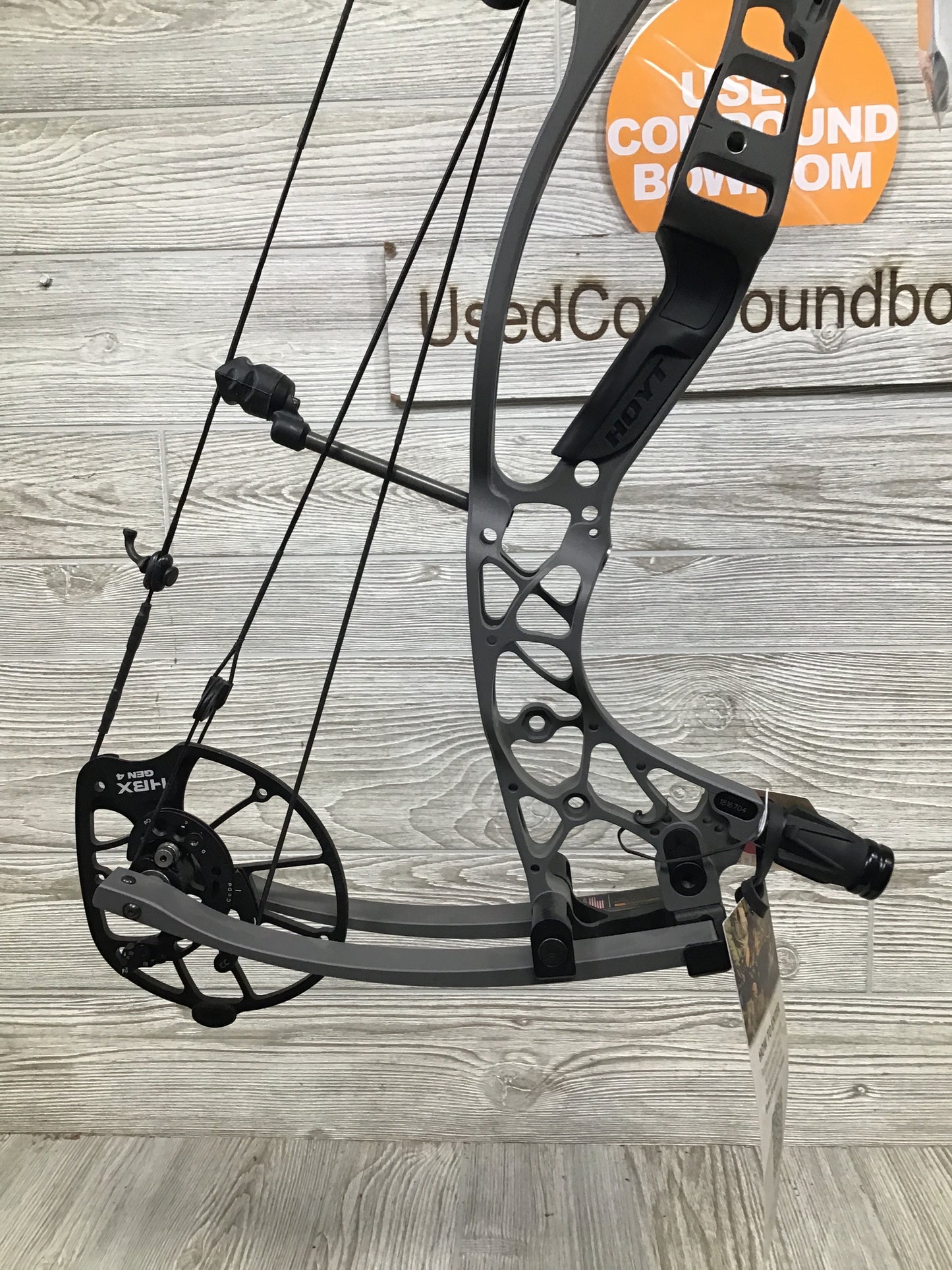 NEW Hoyt Alpha AX-2 29 Right Handed Tombstone 60-70#/25-30"