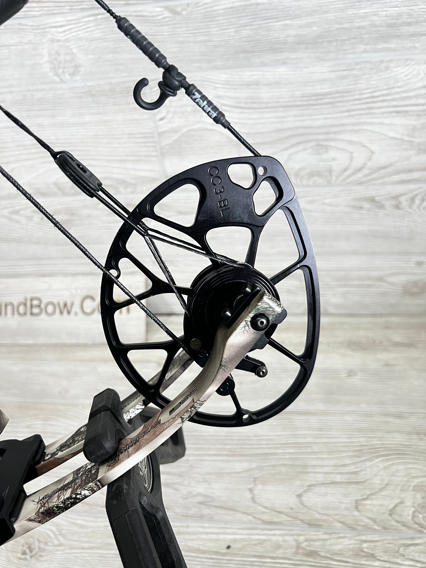 Mathews Triax 70lb Lost XD camo Left Hand Bow Package