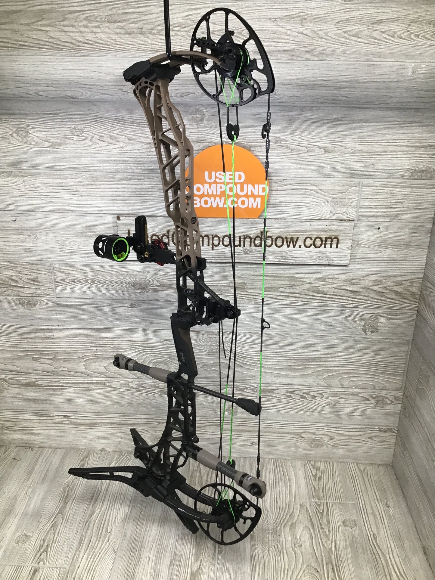 Used Mathews Lift 33 RH Earth Fade to Black Loaded Package
