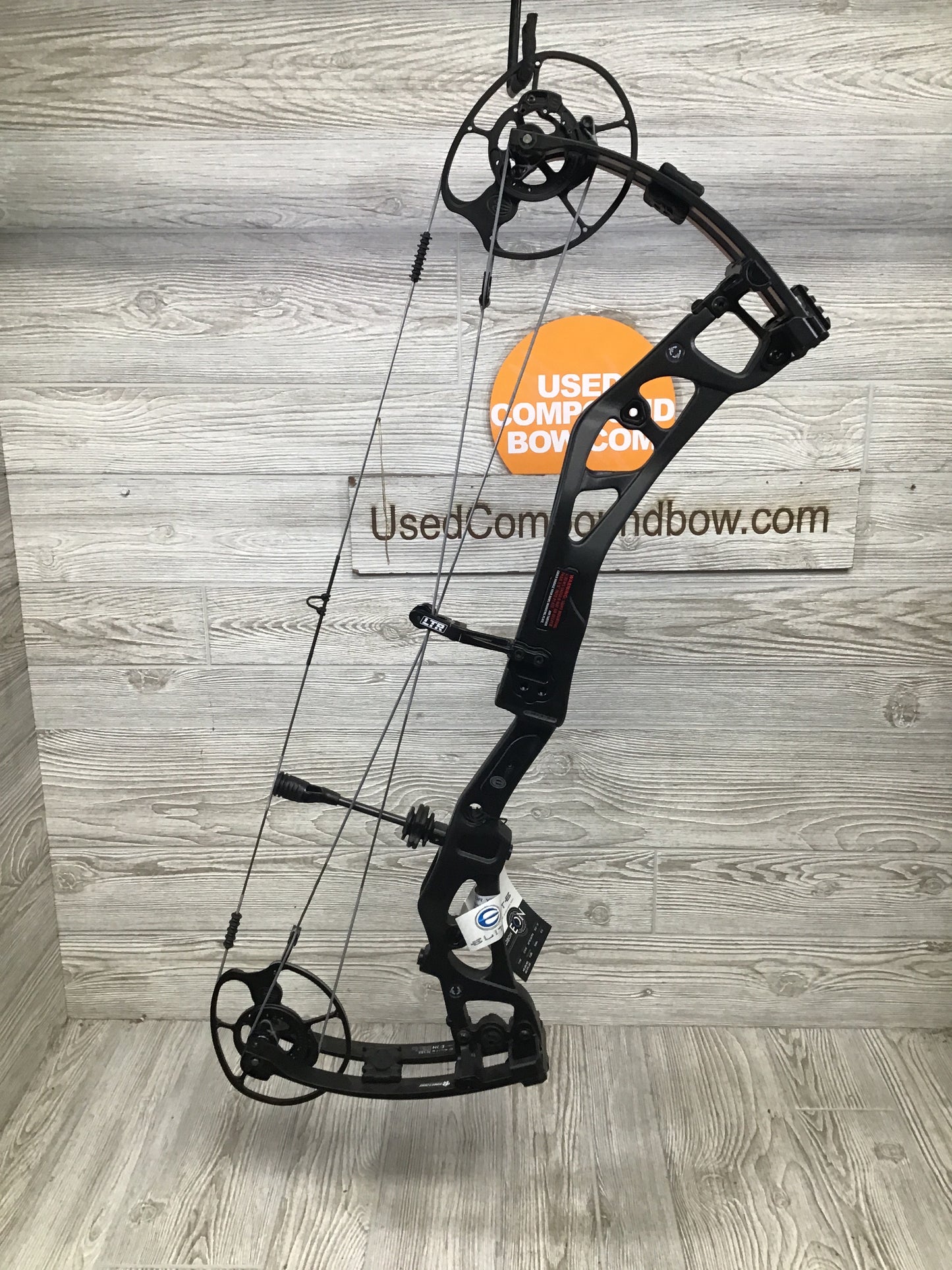 Elite Carbon Eon Black RH 60-70lbs 25.5-31"