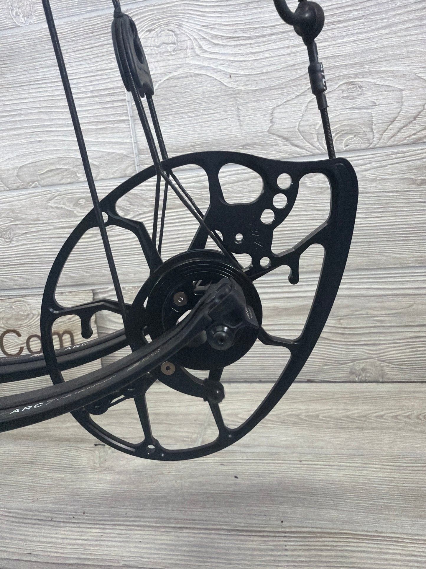 Used Mathews LIFT X 33 30" 70lb Left Hand Black Bow