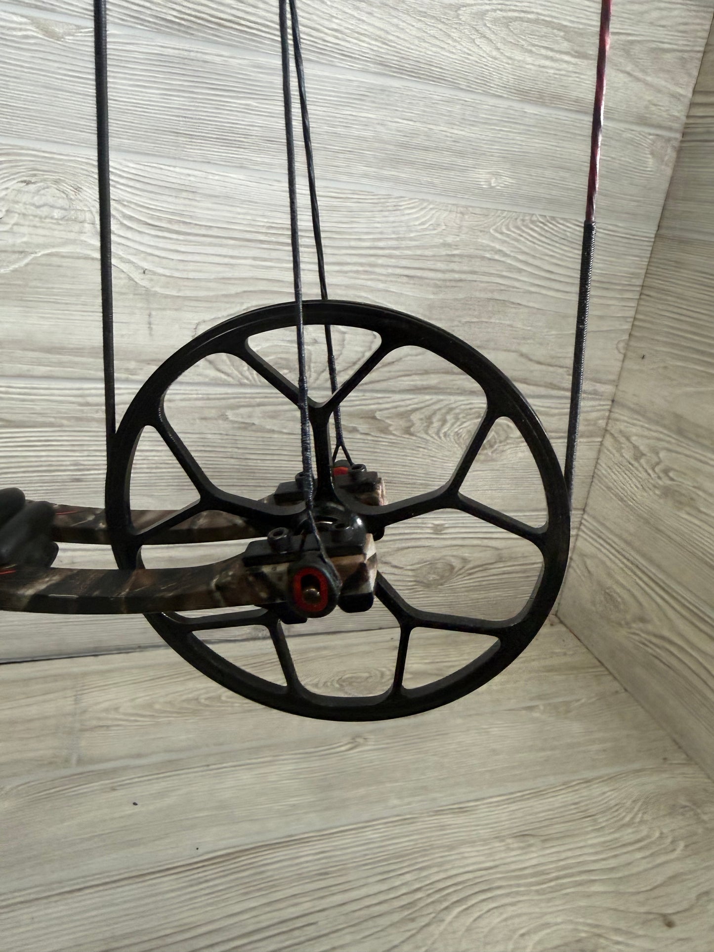 Used Mathews Creed 28.5/70# RH Bow Package