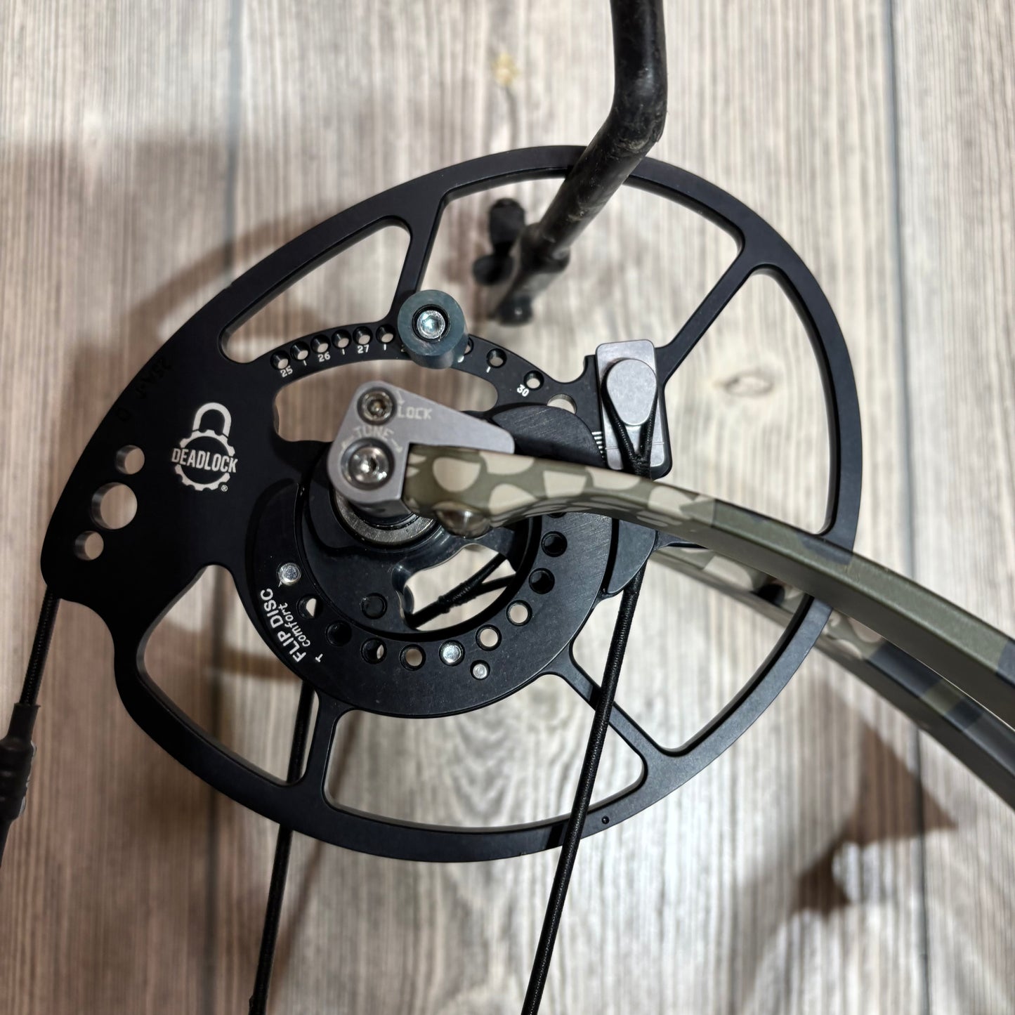 Used Bowtech Virtue Right Hand Black with Kuiu Limbs 60lb with SystmX strings + Bowtech Stand