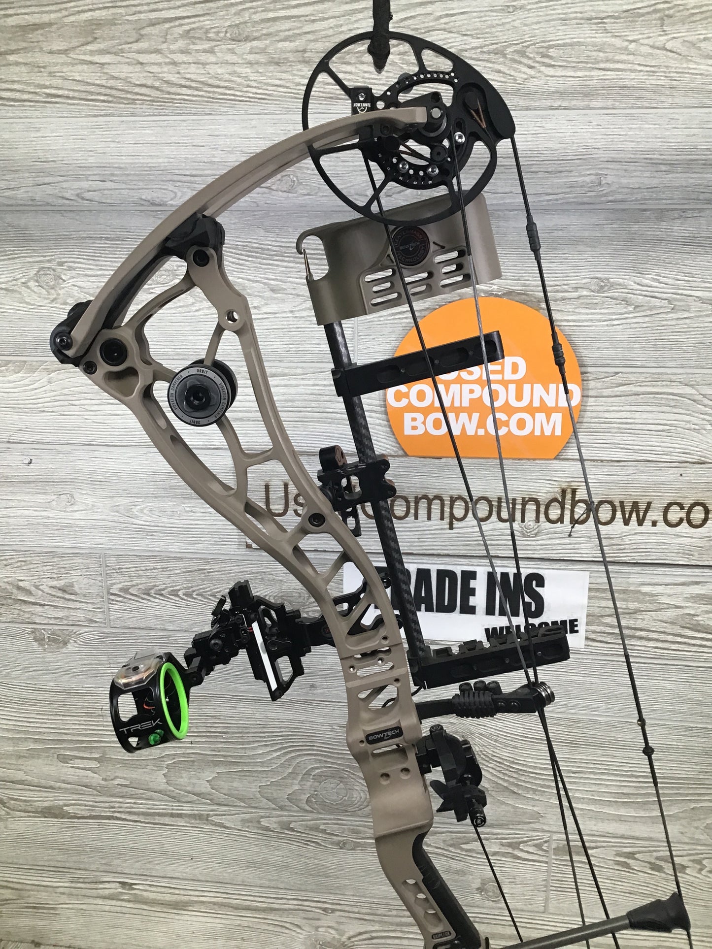 Bowtech Proven 34 Sandstone Medium Cam Right Handed 25-30" 60-70lbs Package