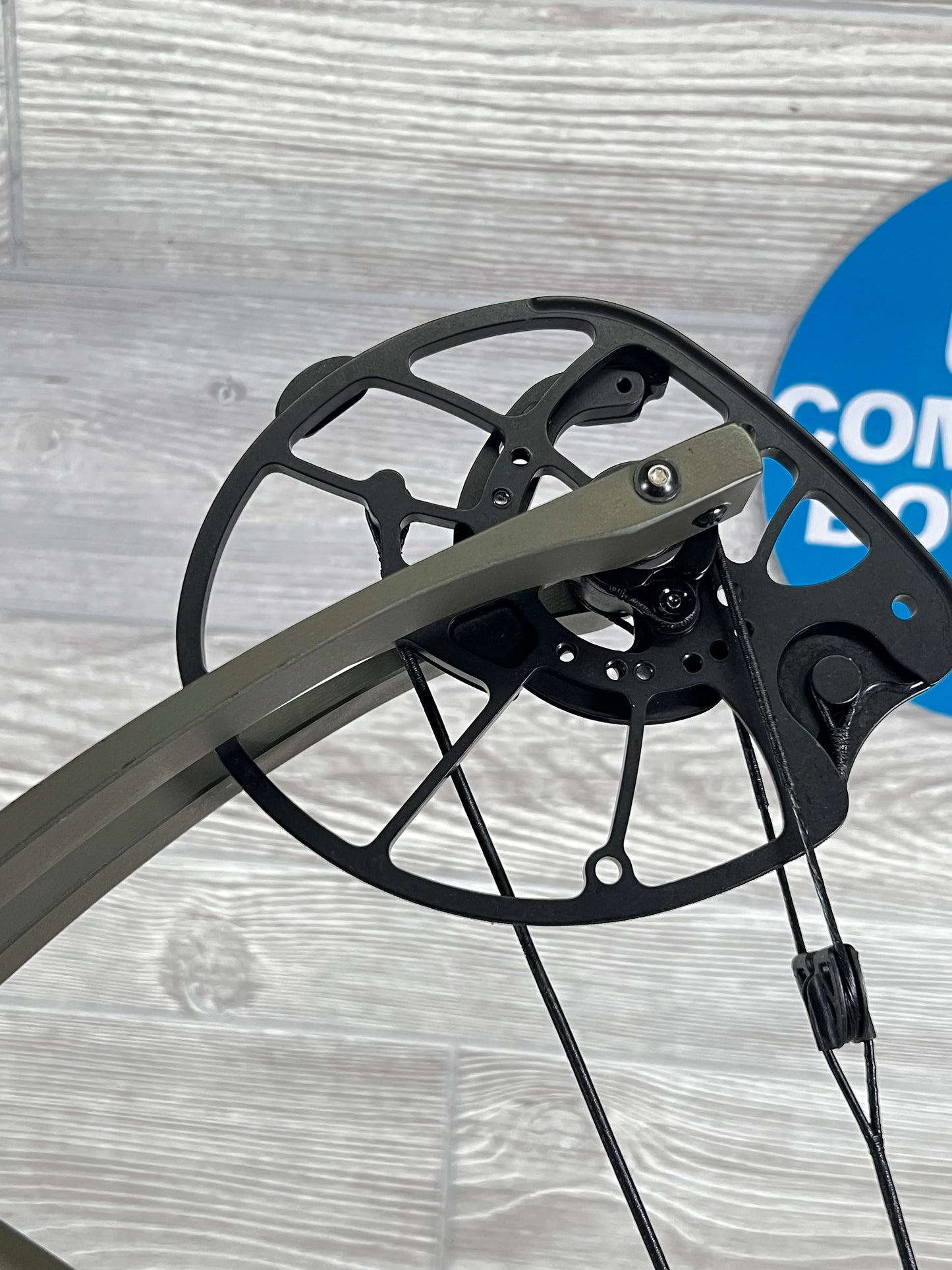 Used Hoyt RX-9 Ultra Right Handed 60-70# Wilderness 27.5/70