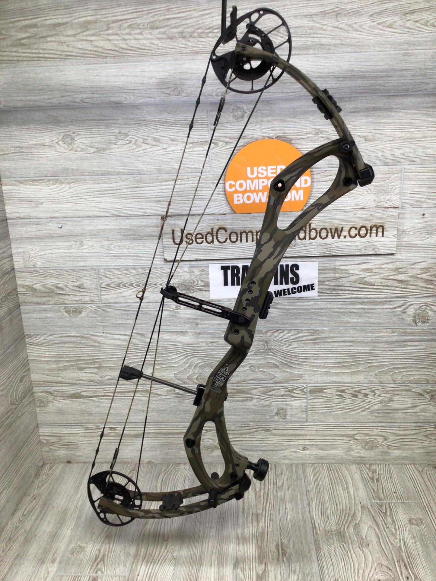 PSE Mach 35 right hand mossy oak bottomlands 60-70# 27-32.5"