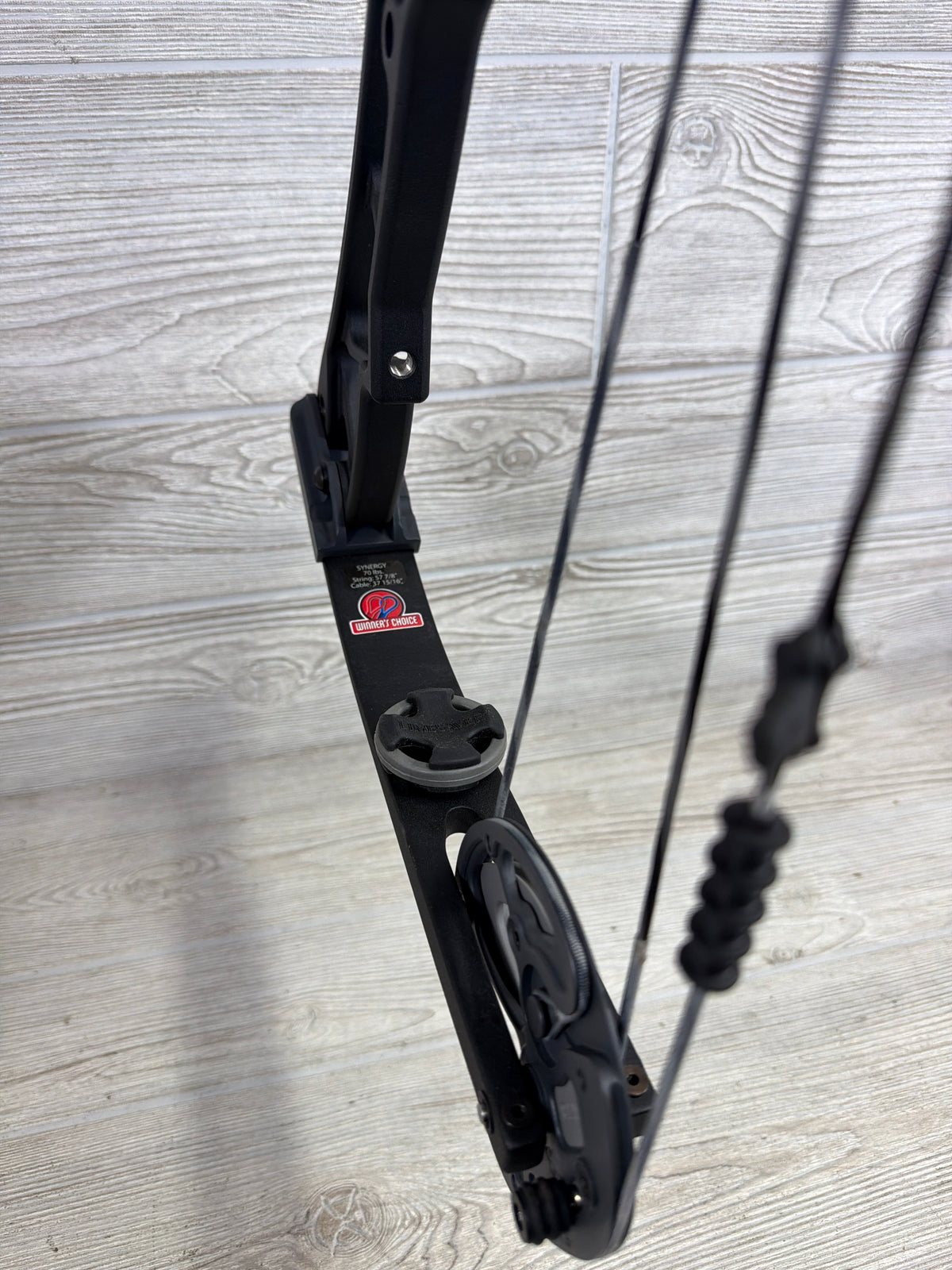 Elite Synergy Right Handed 28" 70# Black