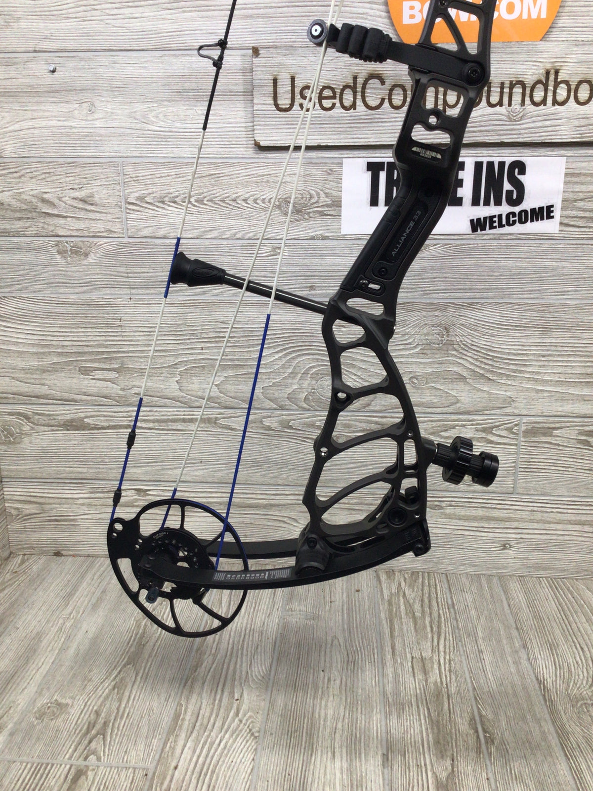Used Bowtech Alliance 33 Right Handed 60-70# Stealth Grey