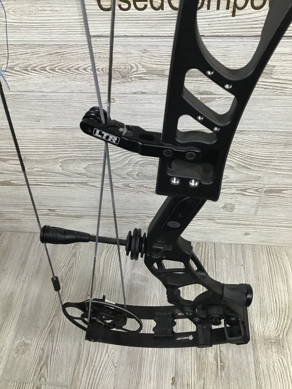 Elite Omnia RIght Hand 70# Black