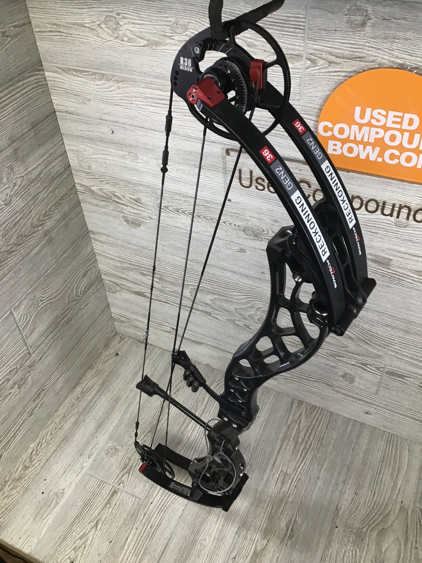 Used Bowtech Reckoning Gen 2 36 50-60# Right Hand Speedway Gray Med Cam