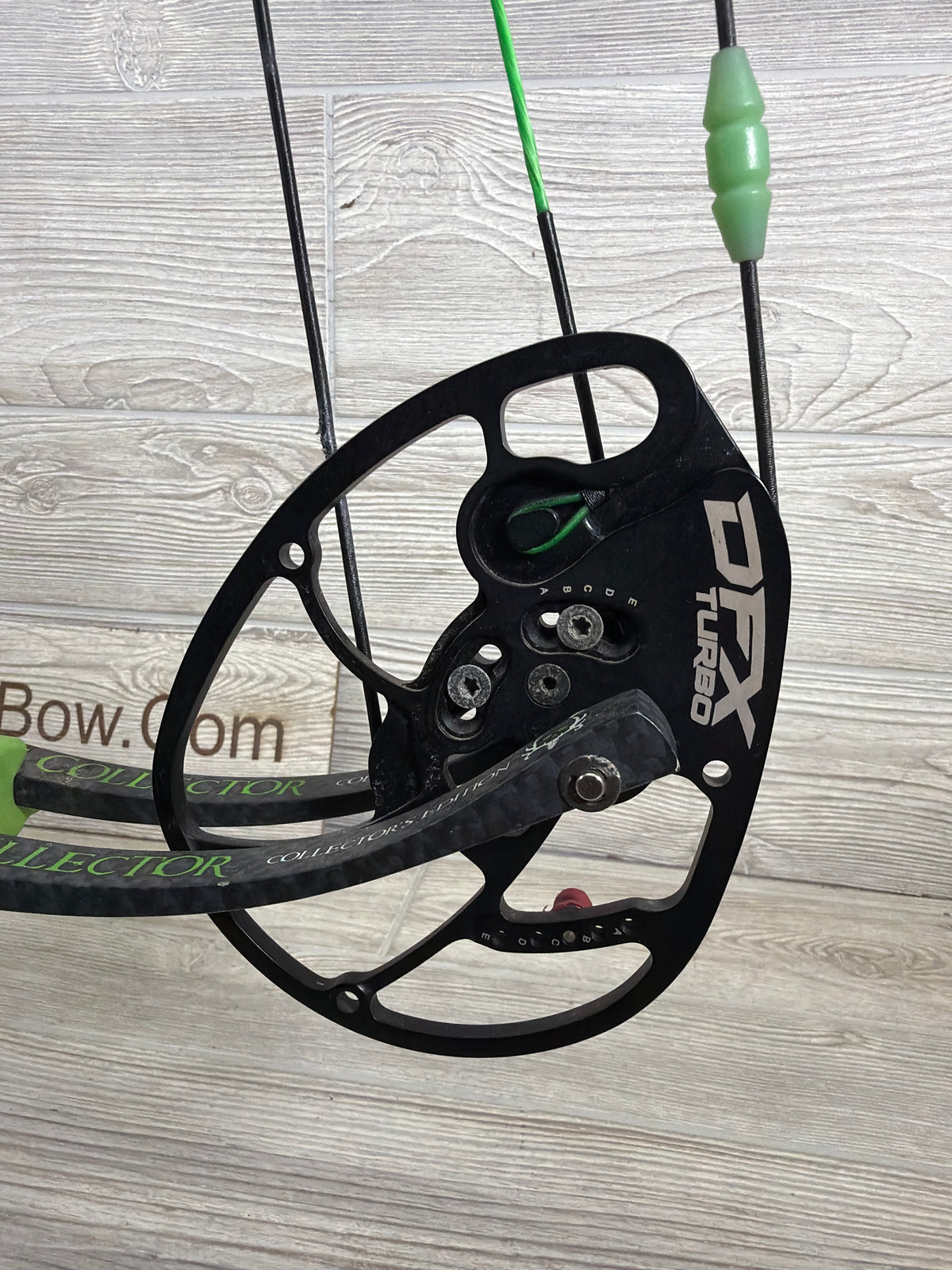 Used Hoyt Carbon Defiant #3 cam 29" 70lb Right Hand Realtree Bow