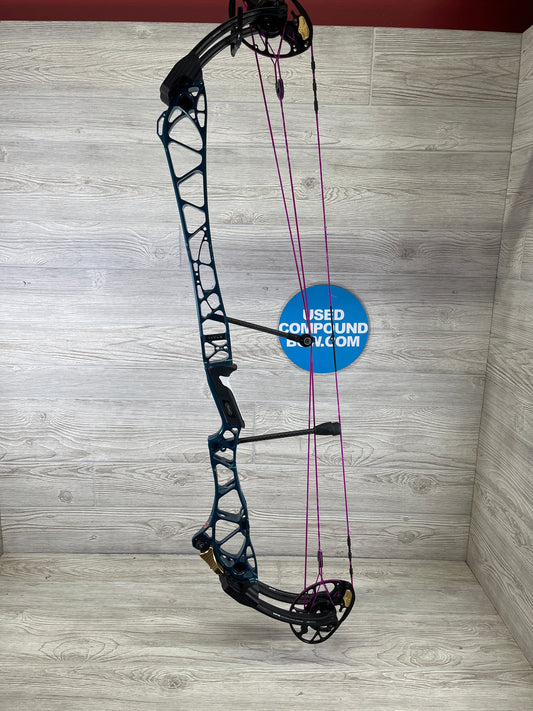 Mathews Title 40 Teal/Black limbs Right Handed