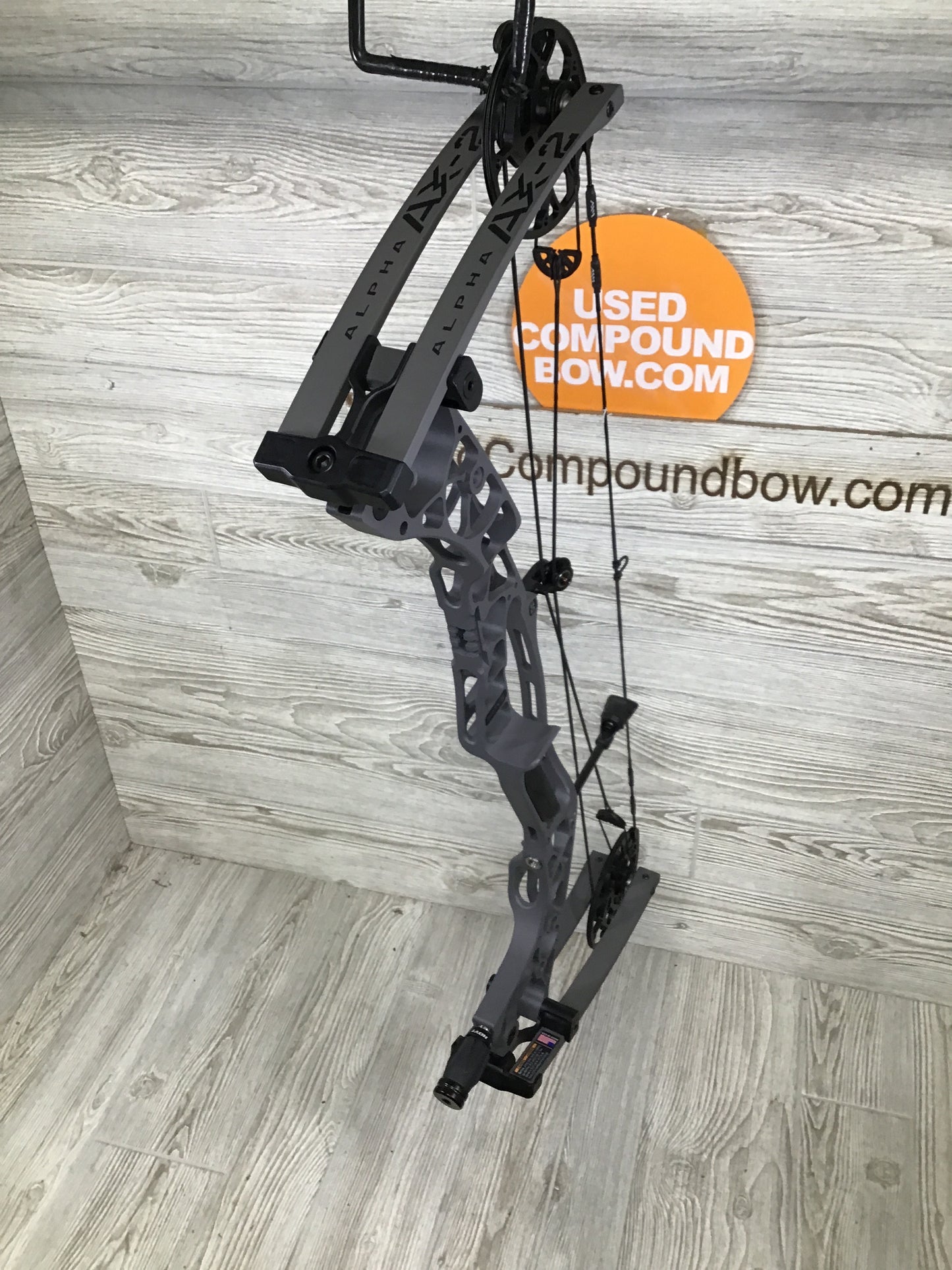 Used Hoyt Alpha AX-2 SD Tombstone 40-50# Right Handed