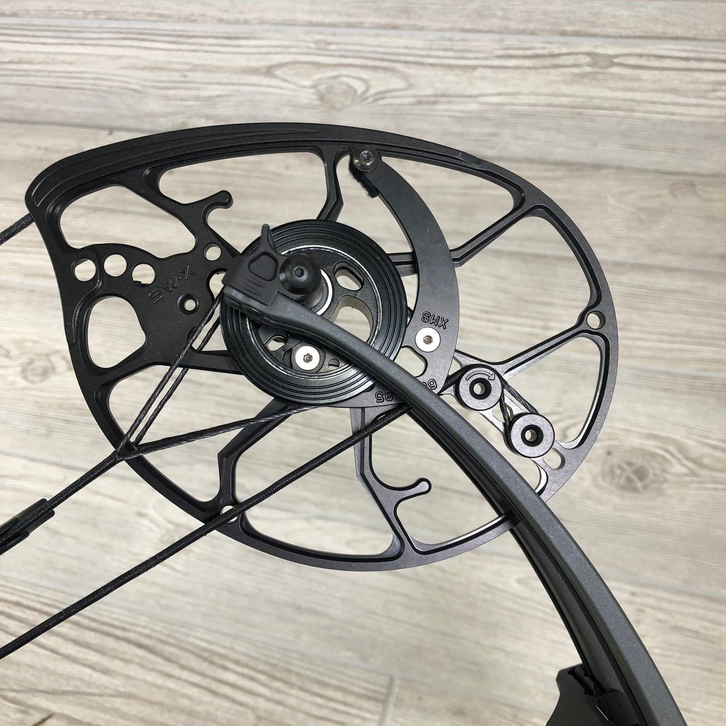 Used Mathews Lift X 33 Shale Right Hand with ultra view grip