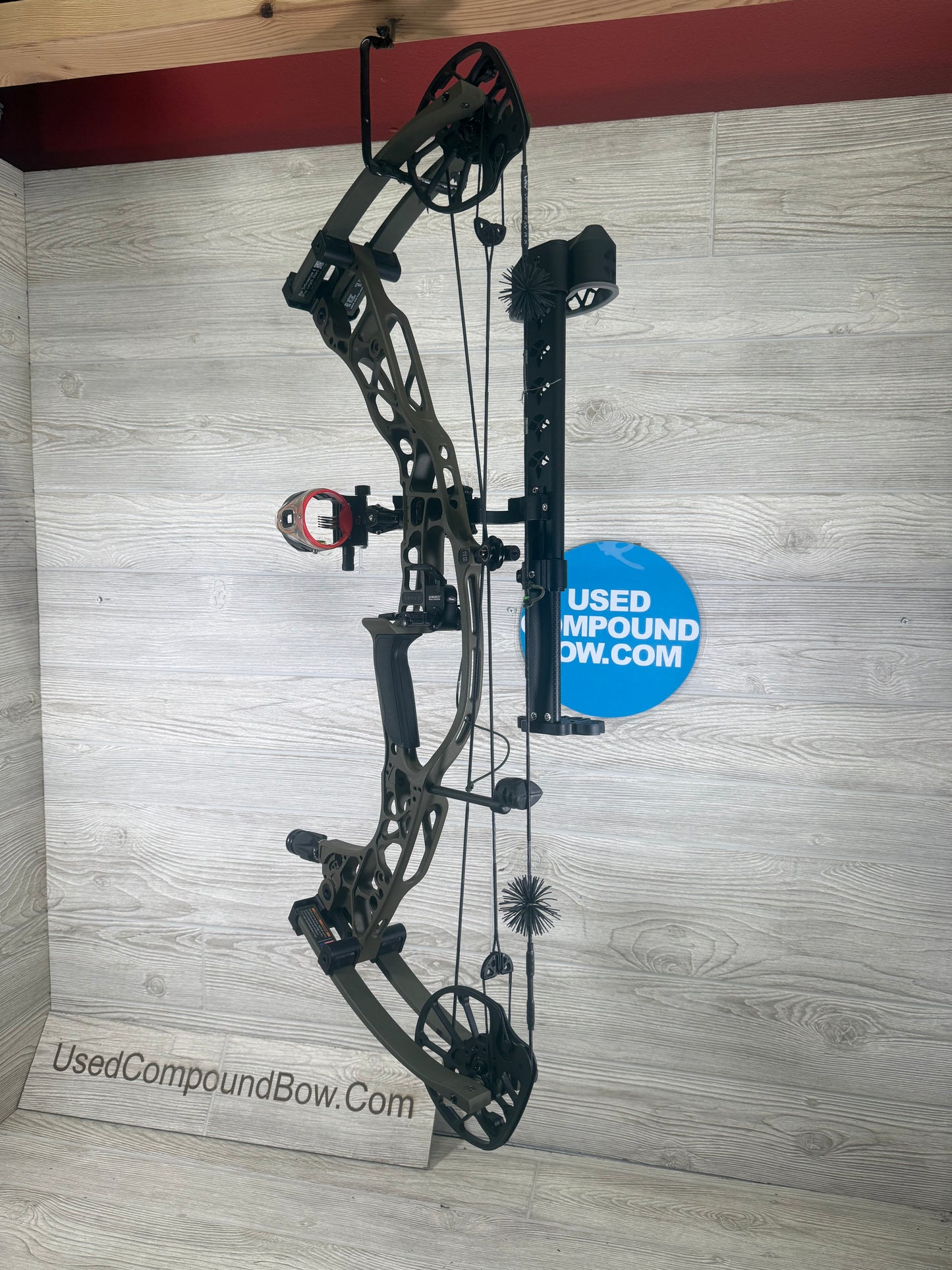Used Hoyt Alpha AX-3 29 RH 50-60# Wilderness