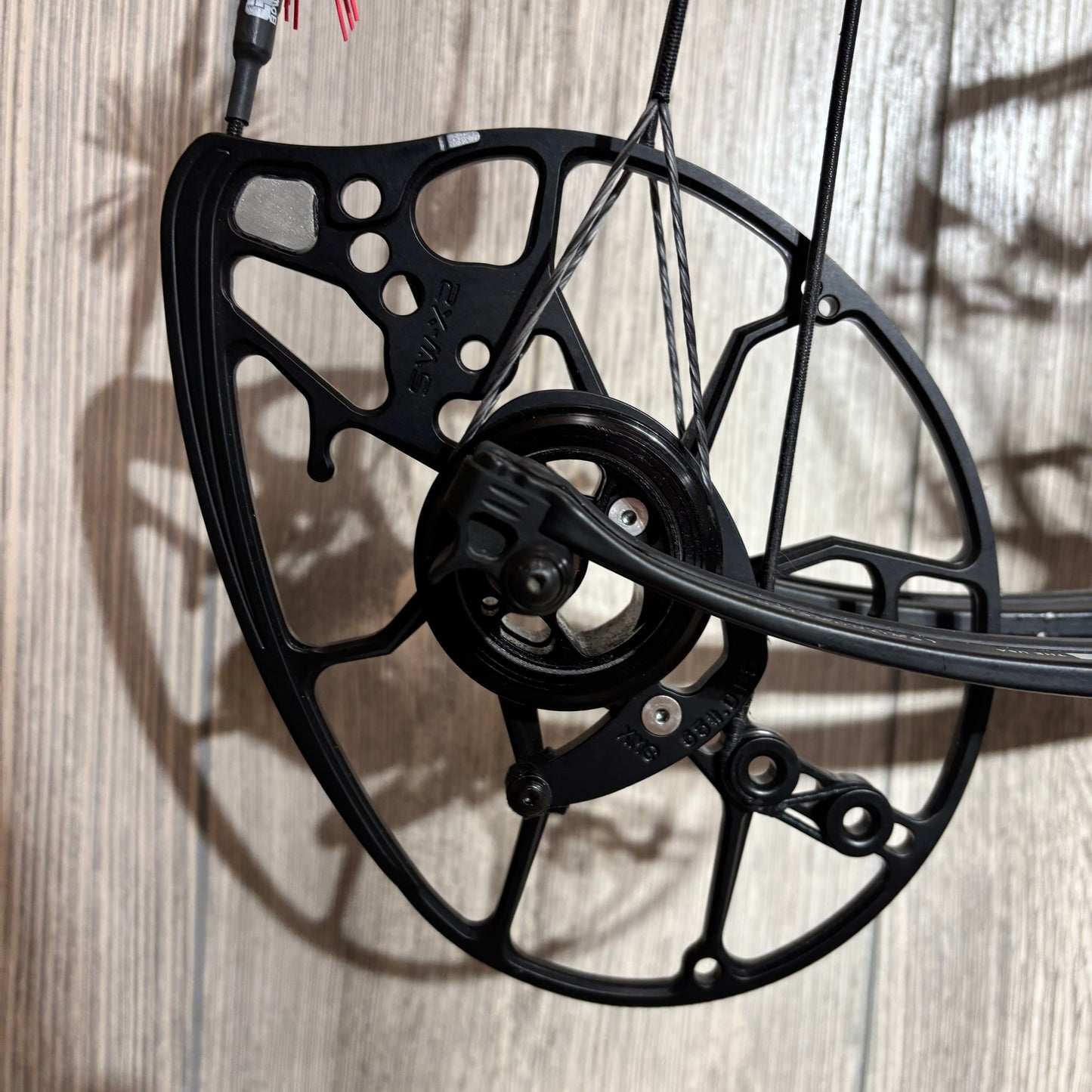 Used Mathews ARC 34 RH Black with SysymX Strings