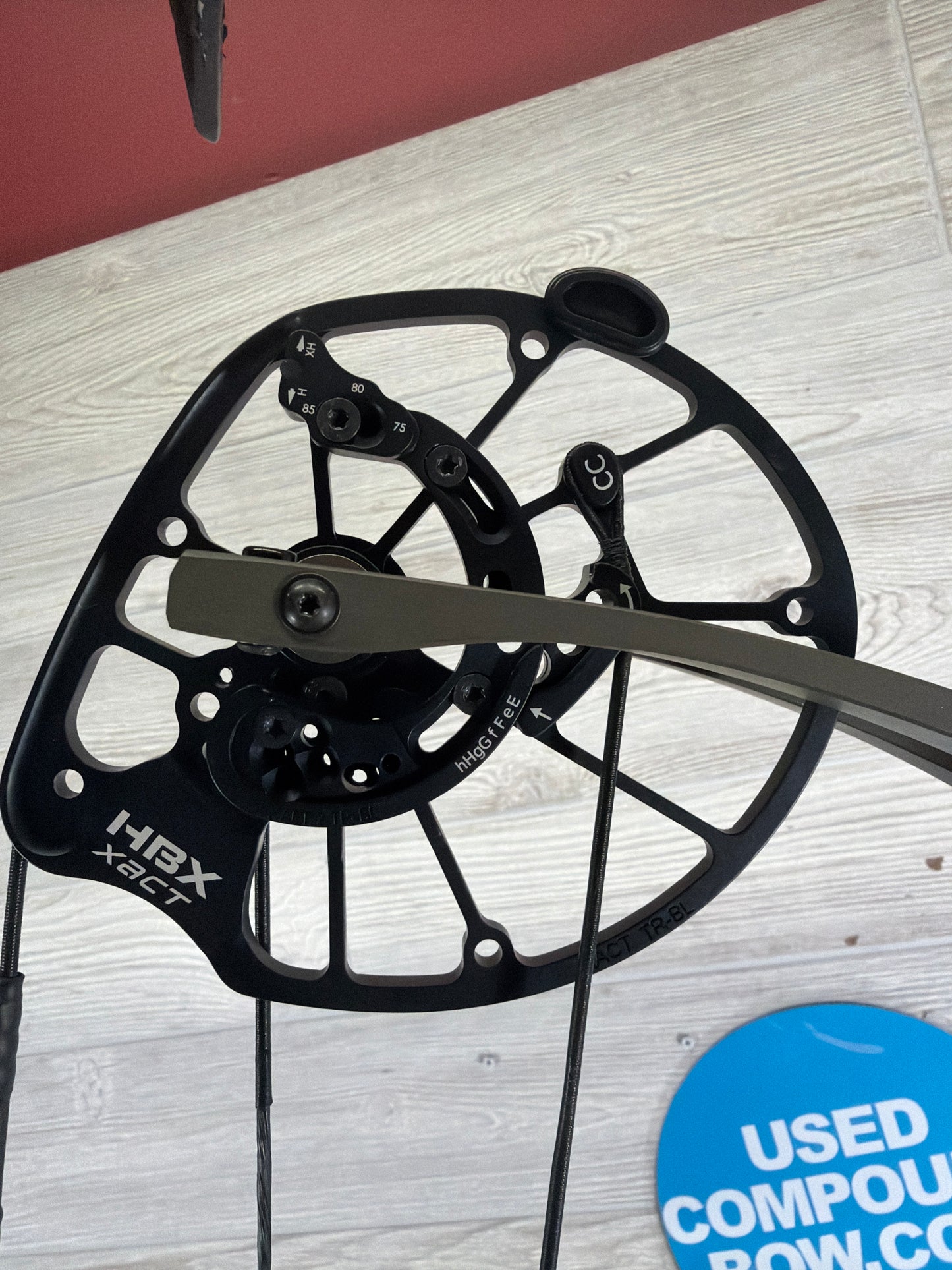 Used Hoyt Carbon RX-8 Ultra Right Hand 30" 70lb Wilderness Bow