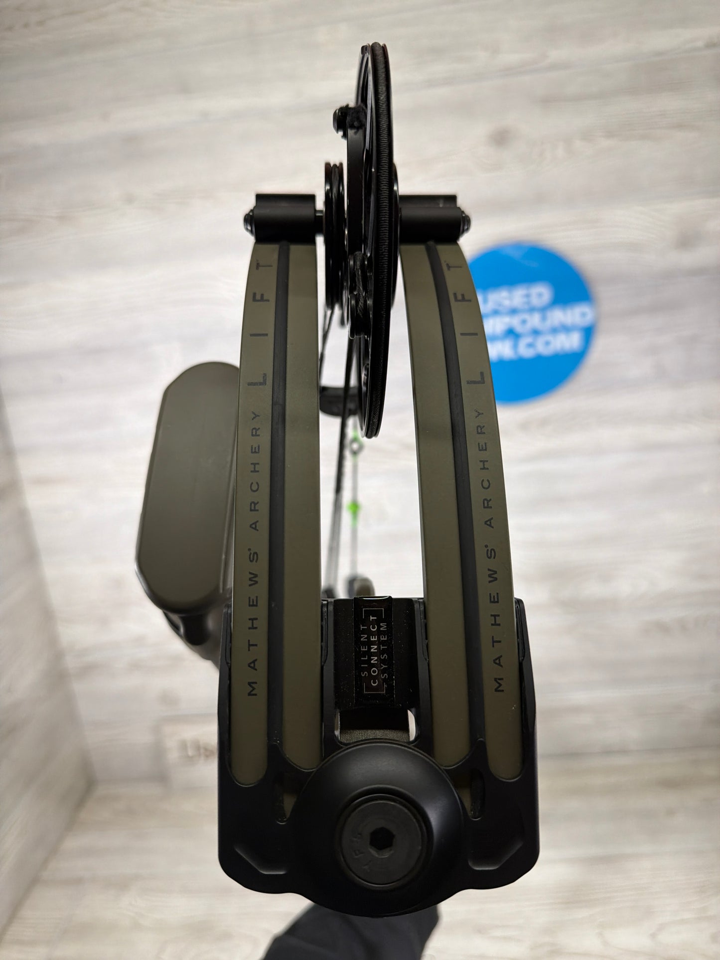 Used Mathews LIFT 33 29" 70lb Right Hand Green Ambush Bow Pkg
