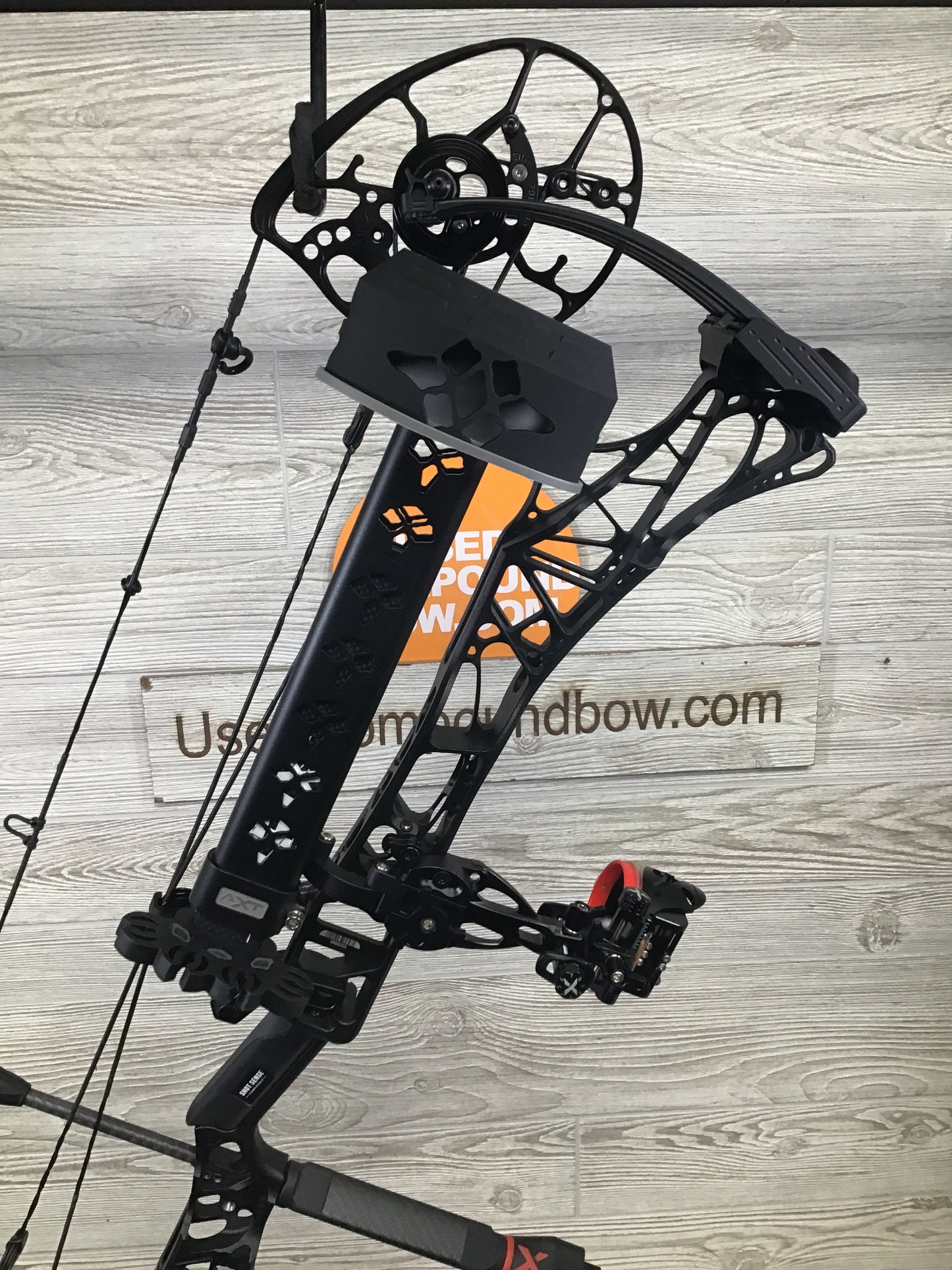 Used Mathews Lift X 29.5 Right Hand Black Bow 29/70 Package