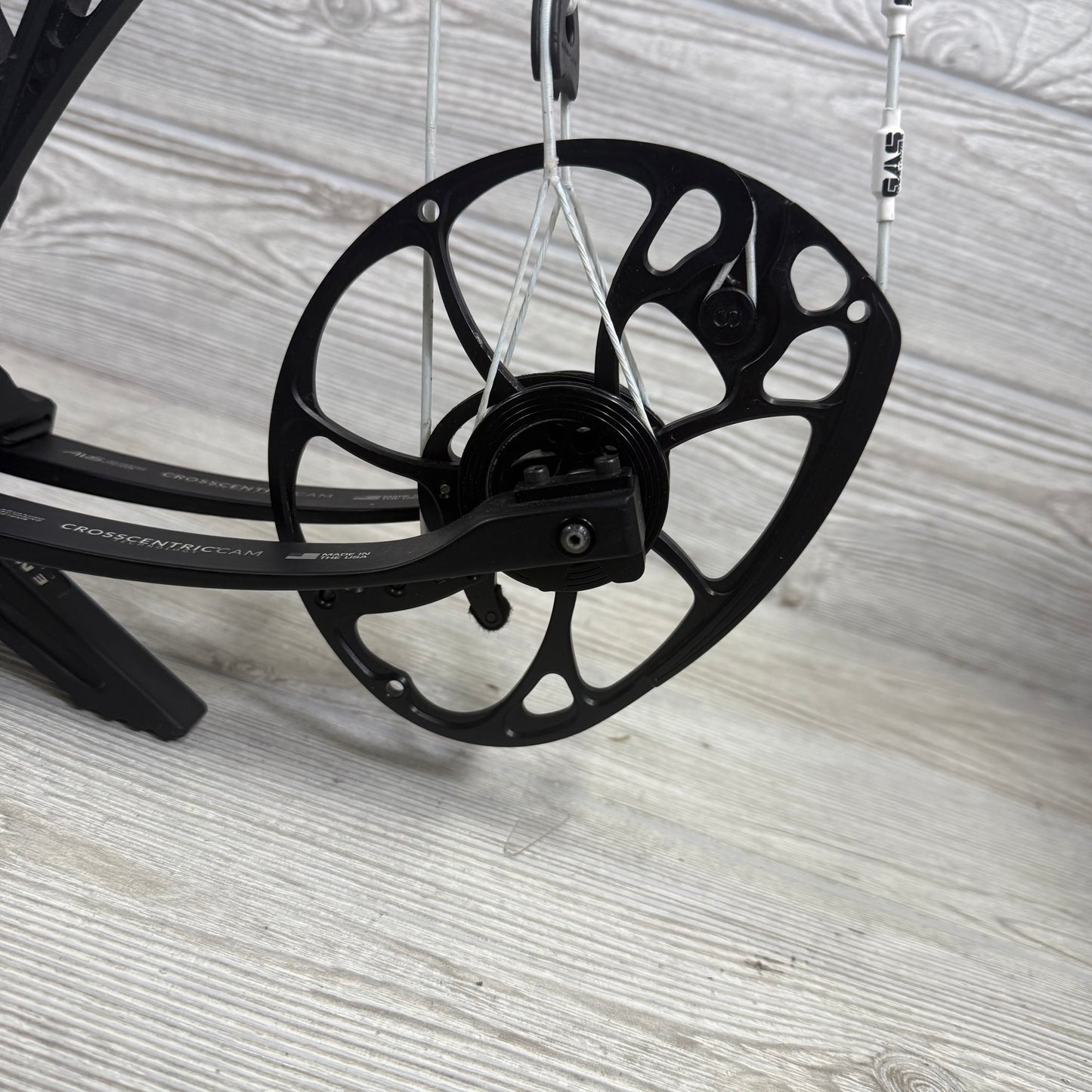 Used Mathews VXR 31.5 Black RH 30" 70lbs