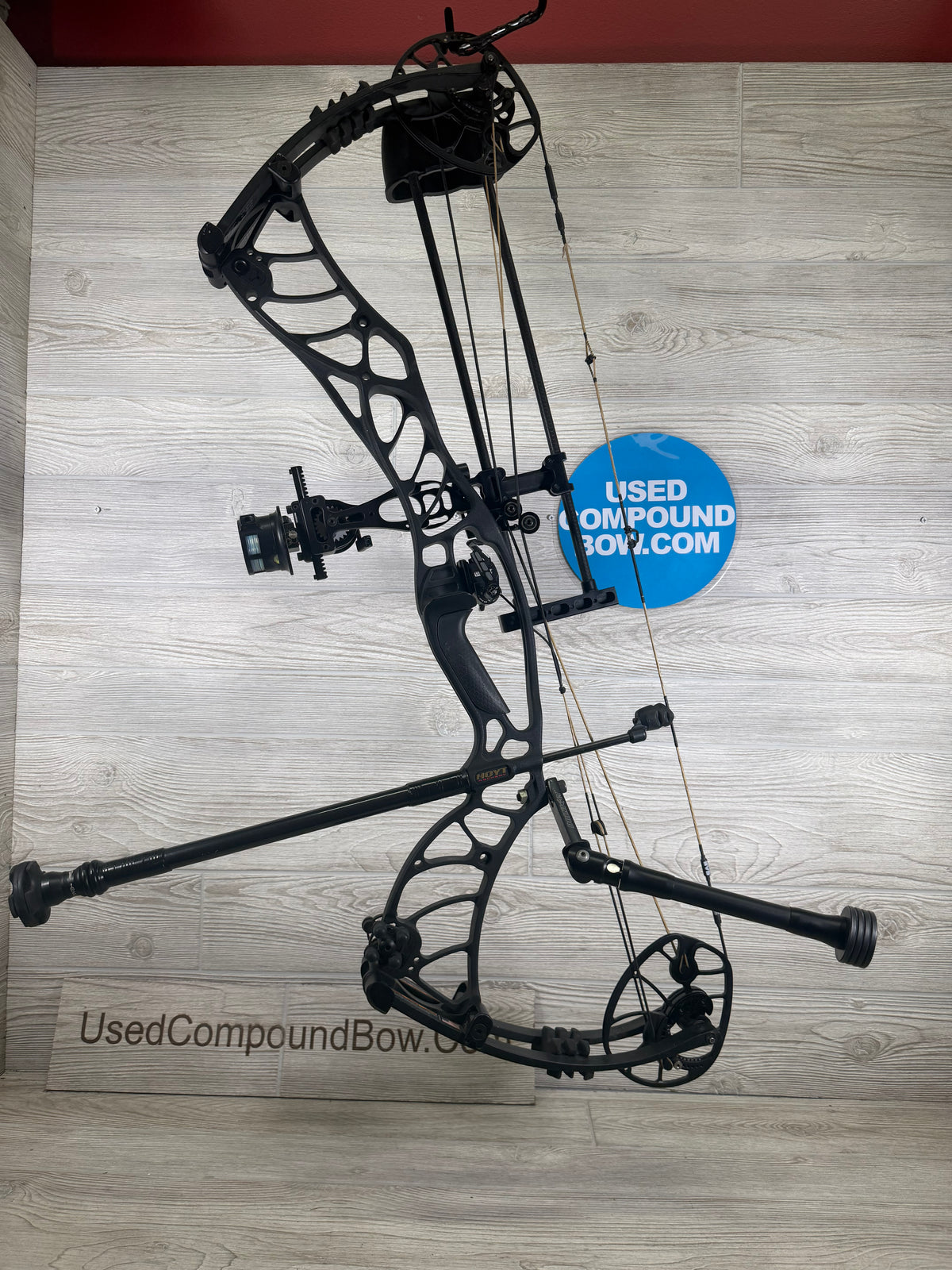 Used Hoyt Helix Ultra RH Black 29-32" 60-70# PKG