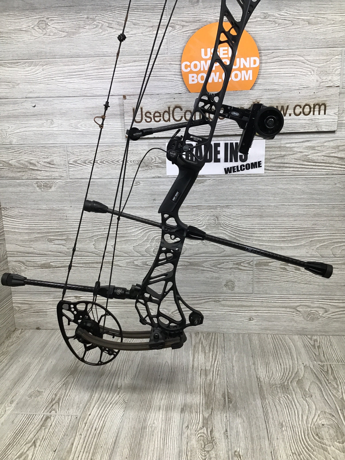 Used Mathews ARC 34 Right Handed Black riser/ Kodiak limbs 31"/60# LOADED PACKAGE
