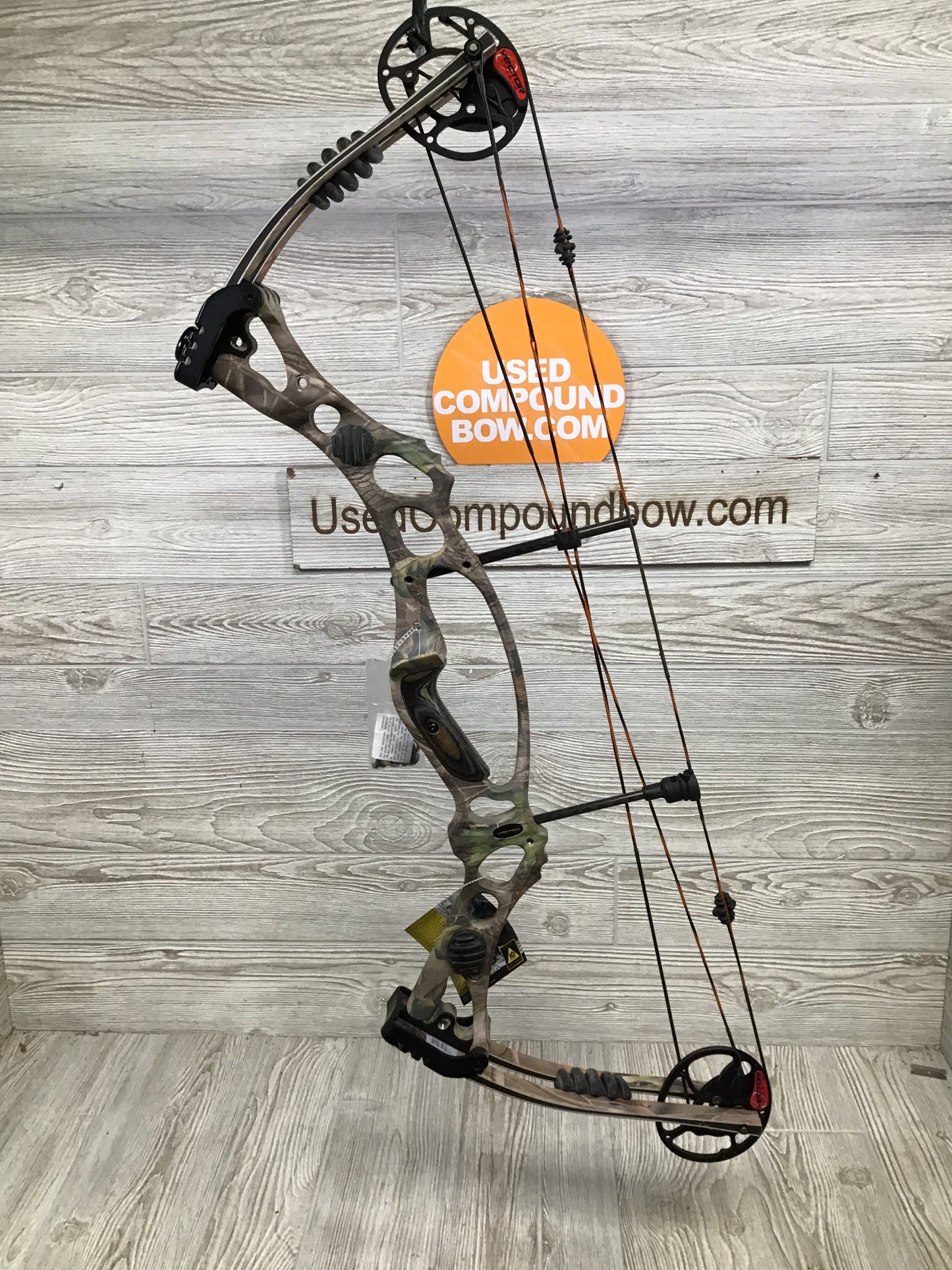 Brand new Un-shot Hoyt Vectrix RIght Handed 29/70# W/ Original Box