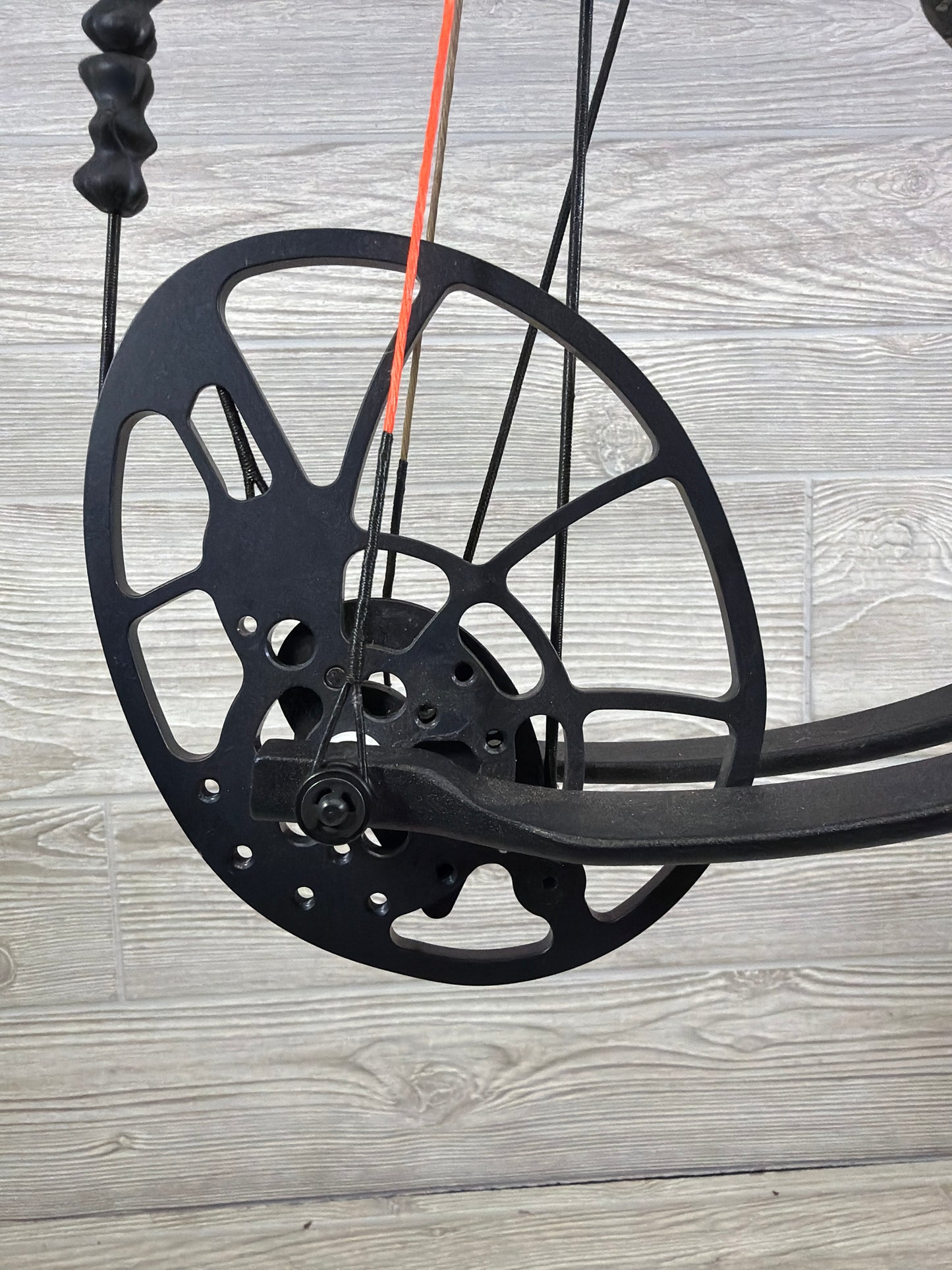 Used Bear Legit Left Hand 28" 70lb Veil Bow Pkg