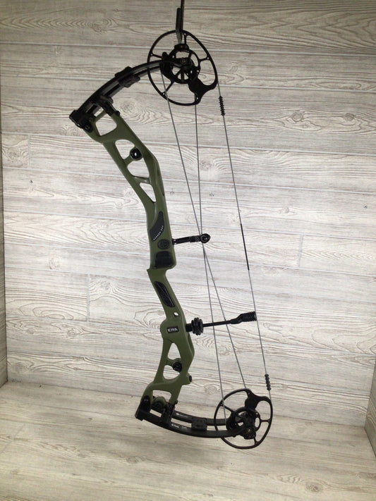 2023 Elite Era Carbon Right Handed Outdoor Green
